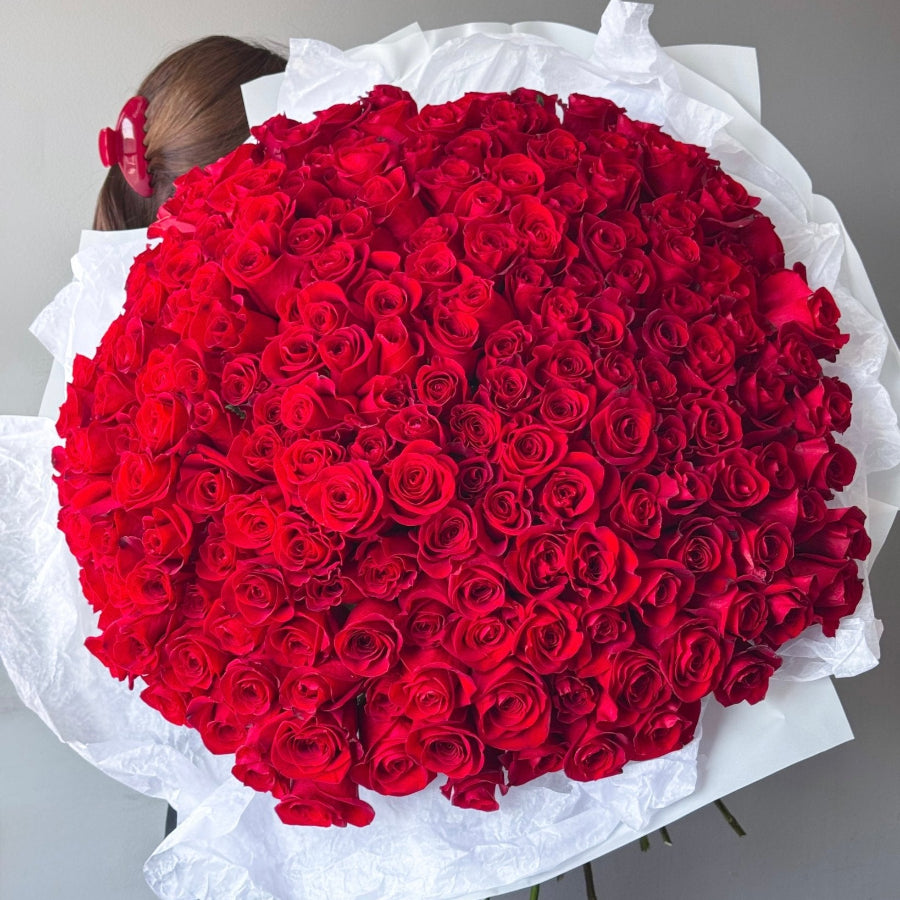 Bouquet of red roses - 200 stems in the pic - All Me Flowers