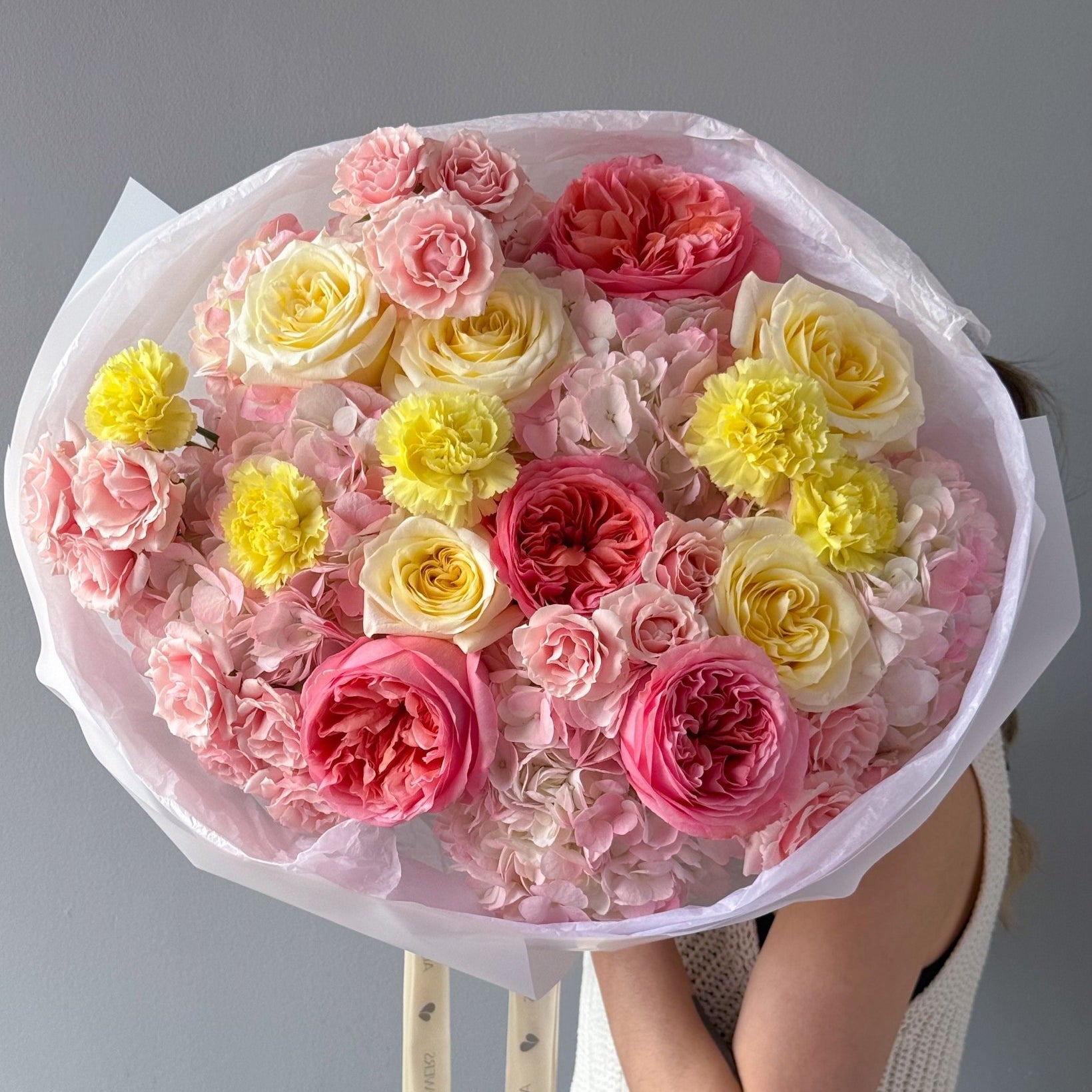 Bouquet of the week N.2 - garden roses, carnations, hydrangeas - All Me Flowers
