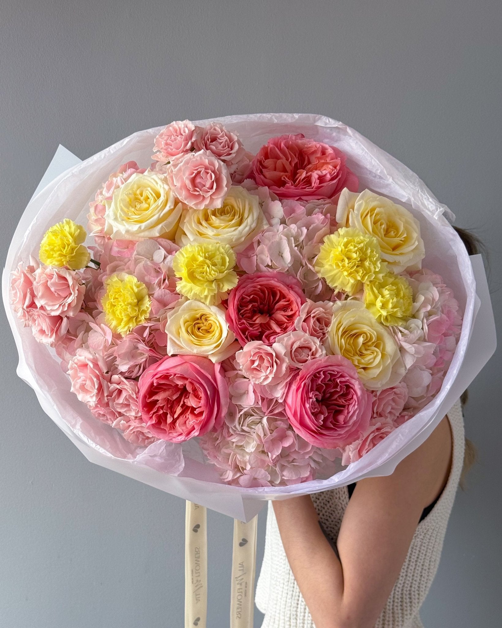 Bouquet of the week N.2 - garden roses, carnations, hydrangeas - All Me Flowers