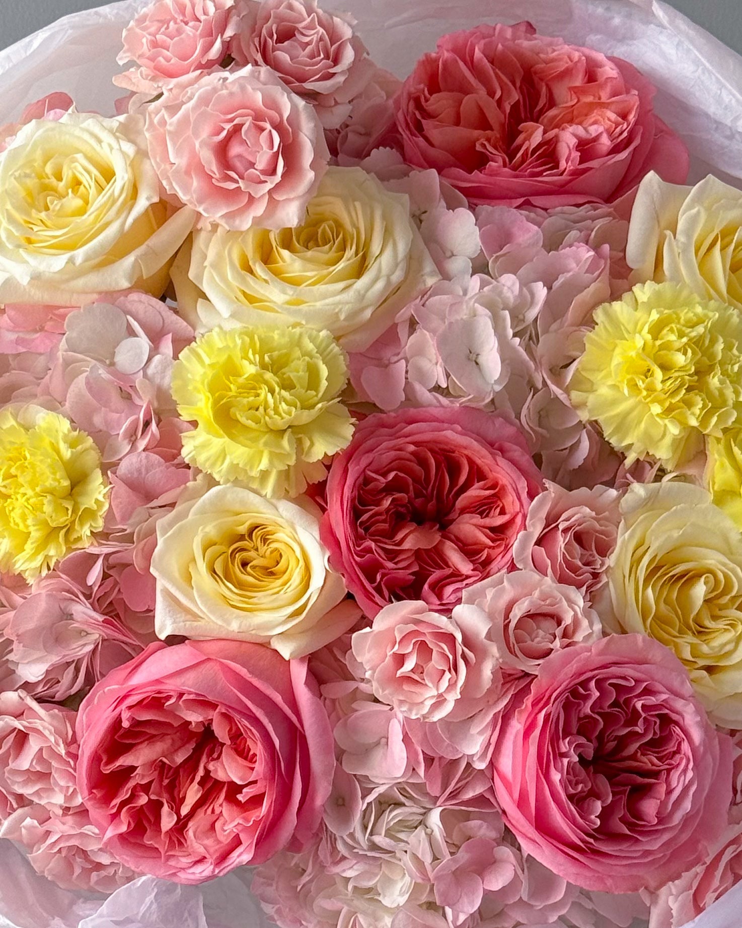 Bouquet of the week N.2 - garden roses, carnations, hydrangeas - All Me Flowers