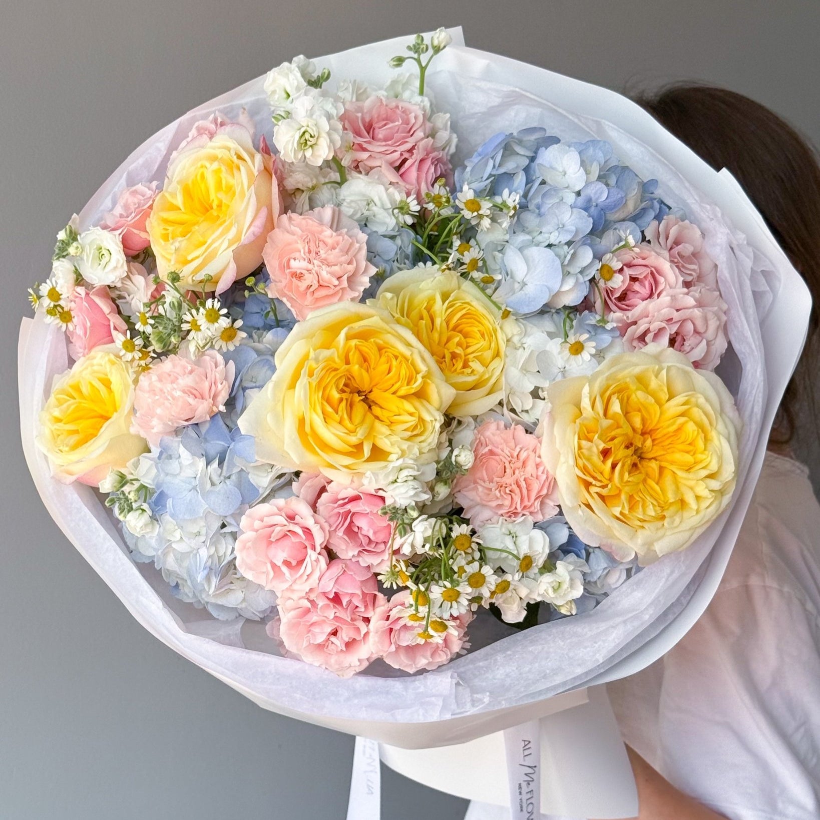 Bouquet of the week N.2 - garden roses, chamomile, hydrangeas - All Me Flowers