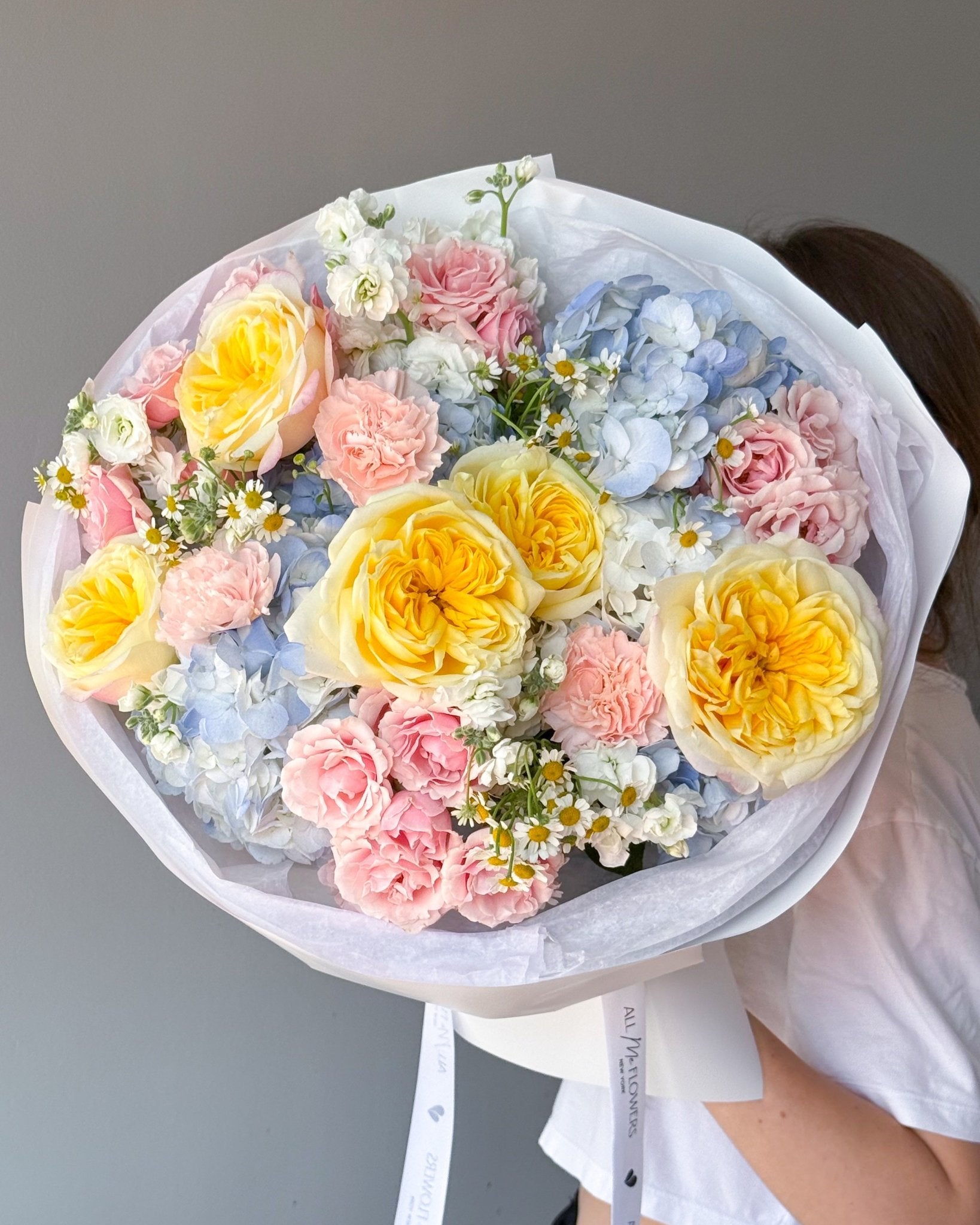 Bouquet of the week N.2 - garden roses, chamomile, hydrangeas - All Me Flowers