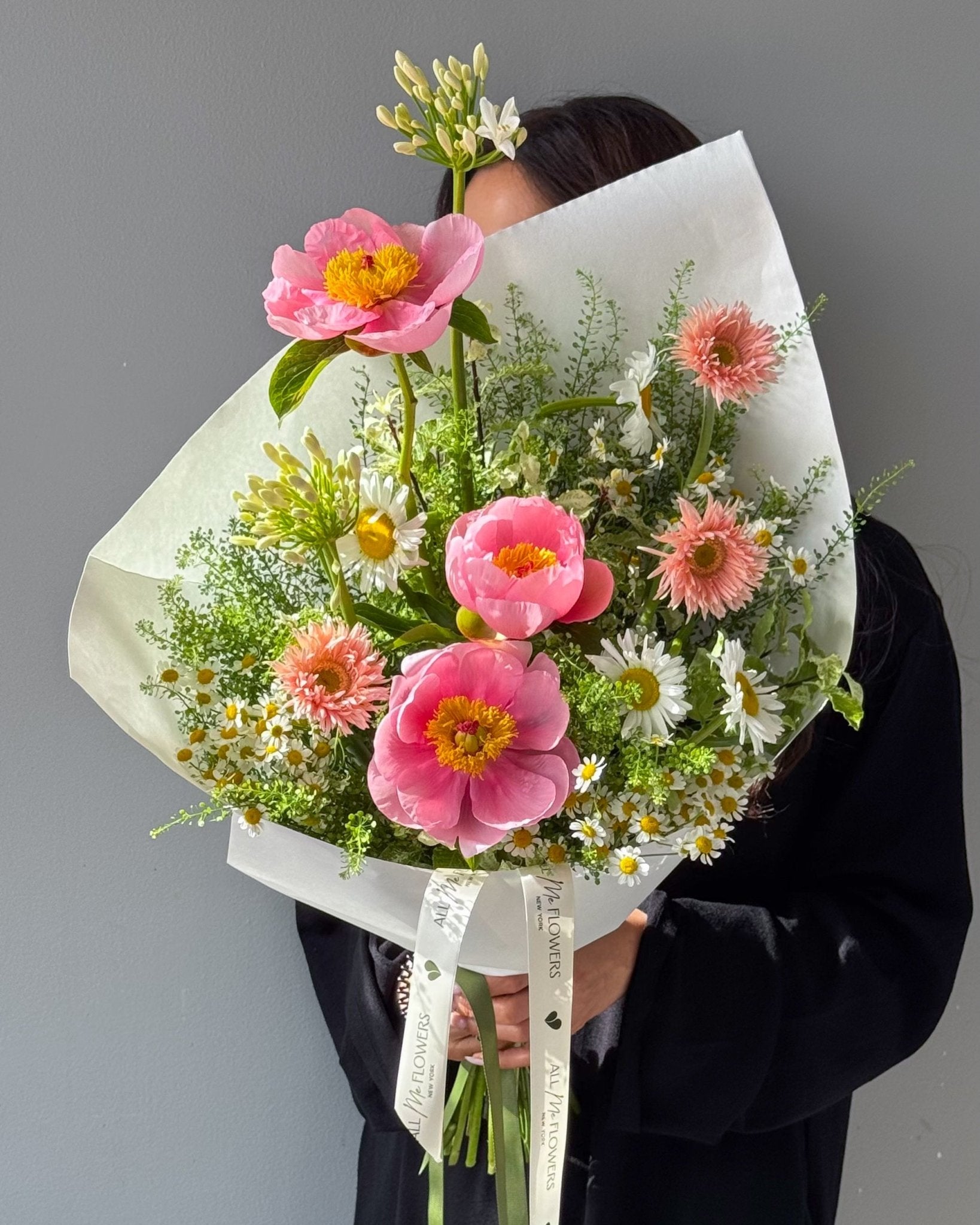 Bouquet of the week N.2 - peonies, chamomile, hydrangeas - All Me Flowers