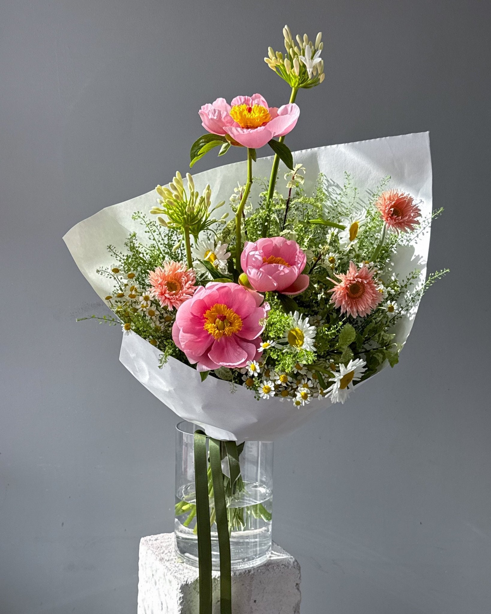 Bouquet of the week N.2 - peonies, chamomile, hydrangeas - All Me Flowers