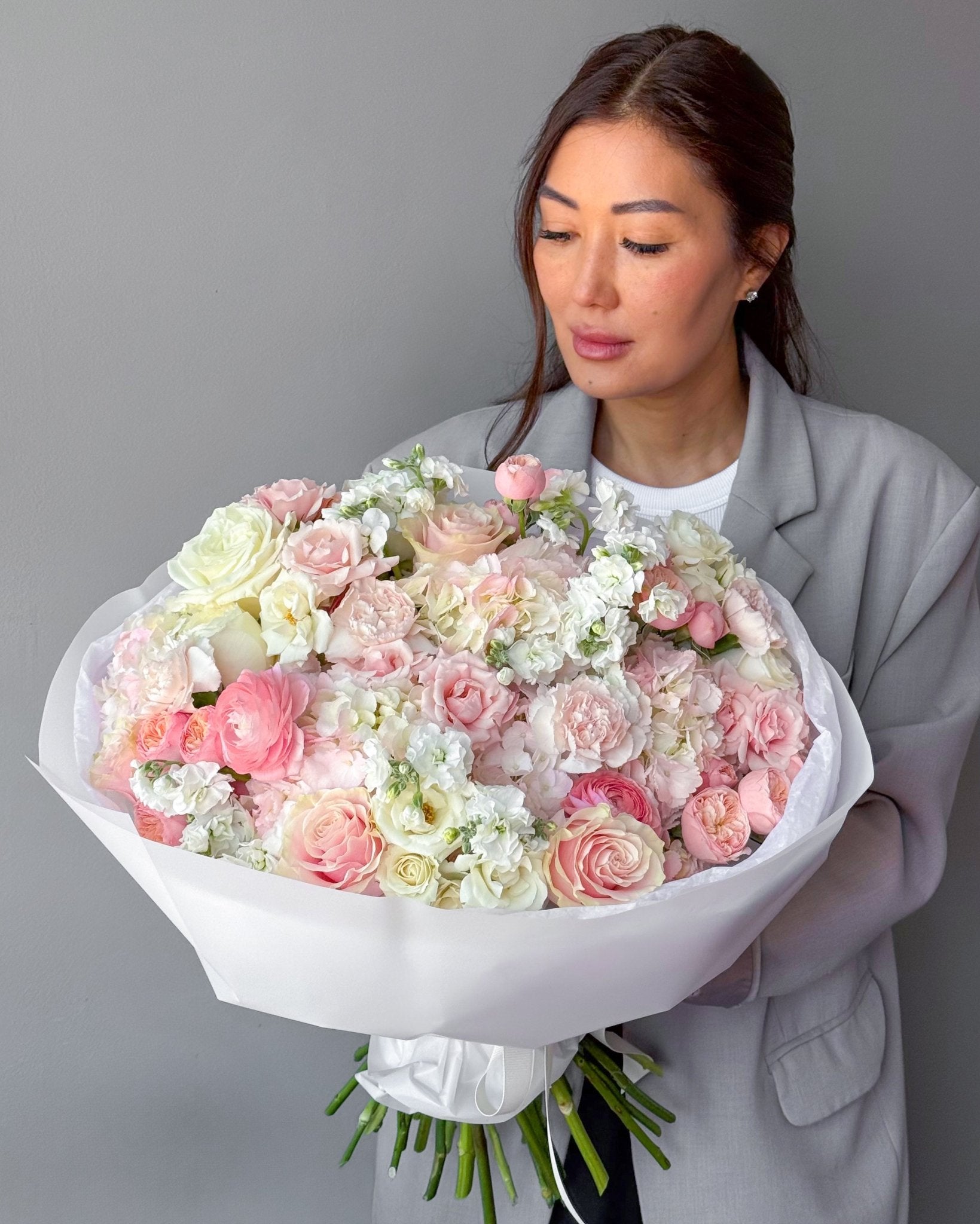 Bouquet of the week N.3 - garden roses, hydrangeas, stock - All Me Flowers