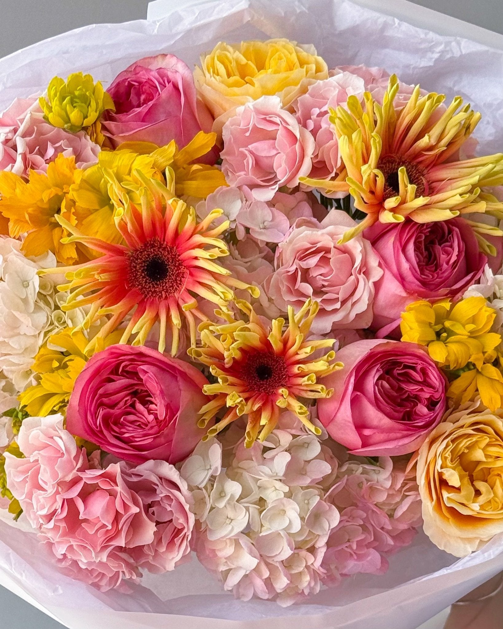 Bouquet of the week N.3 - garden roses, seasonal flowers, hydrangeas - All Me Flowers
