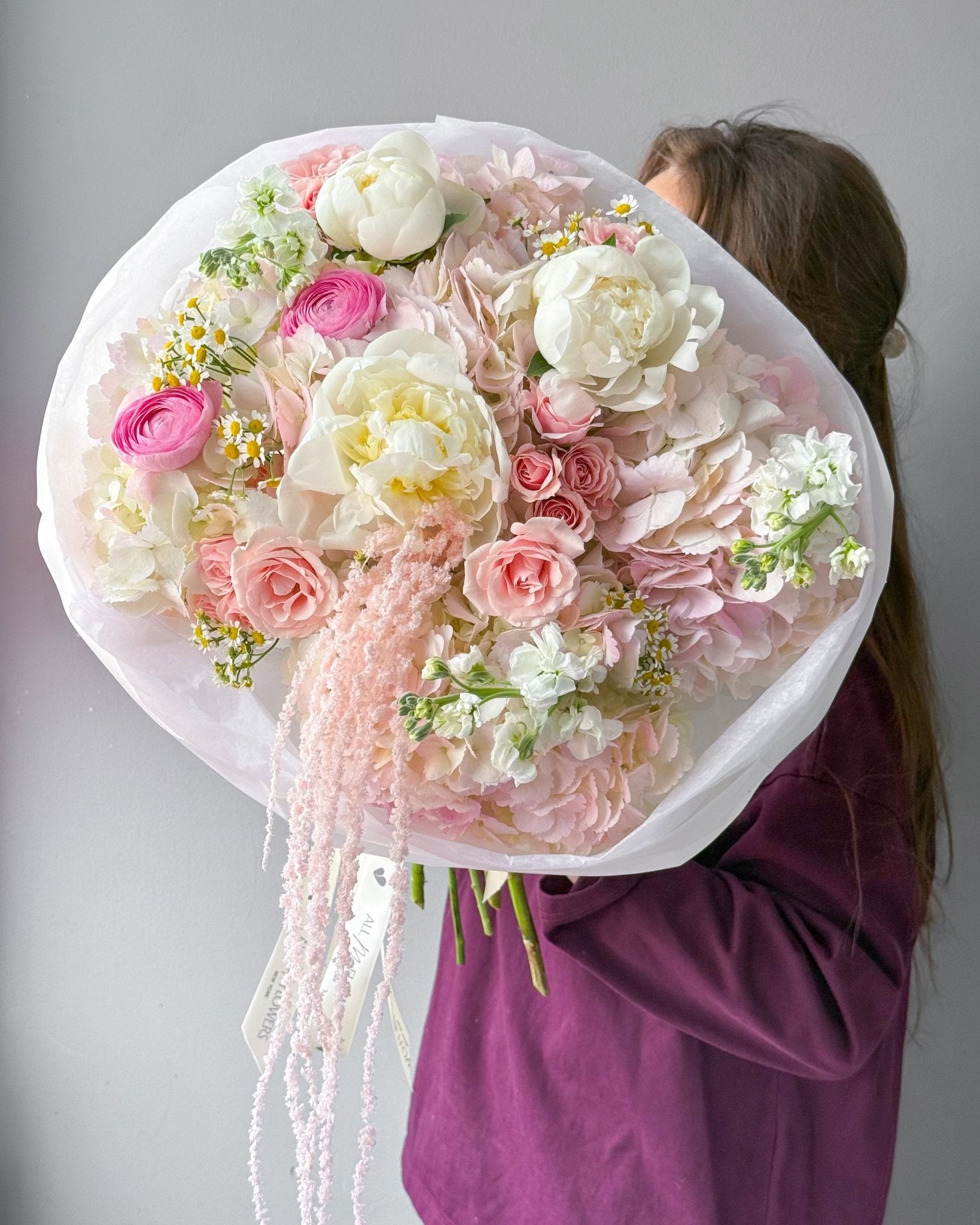 Bouquet of the week N.3 - peonies, garden roses, hydrangeas, ranunculuses - All Me Flowers