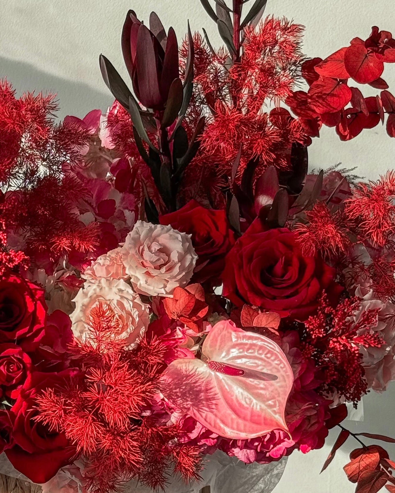 Flow Basket "Ruby" - roses, ranunculuses, orchids, seasonal flowers - All Me Flowers