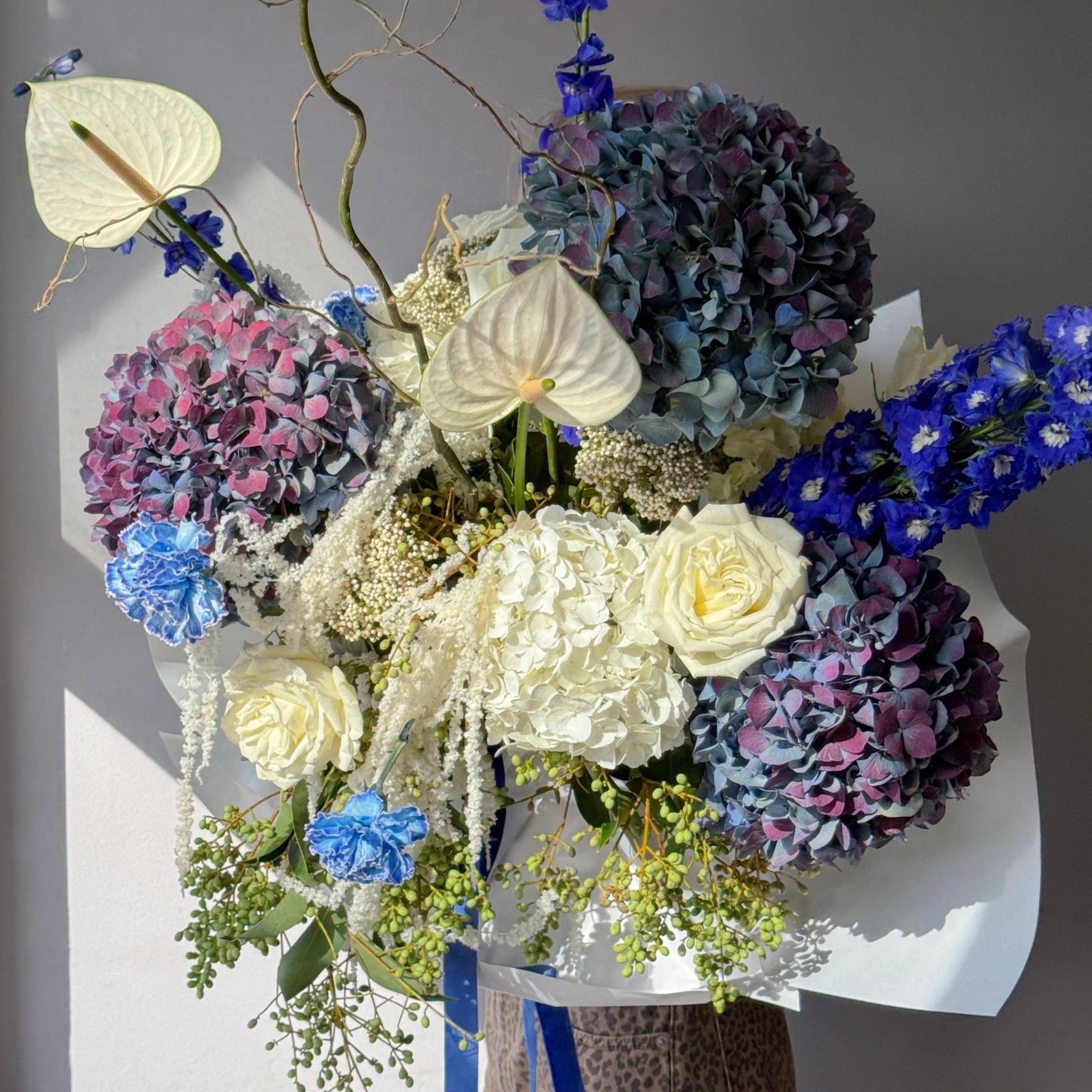 Flow Bouquet "Baby Blue" - roses, hydrangeas, anthuriums, seasonal flowers - All Me Flowers