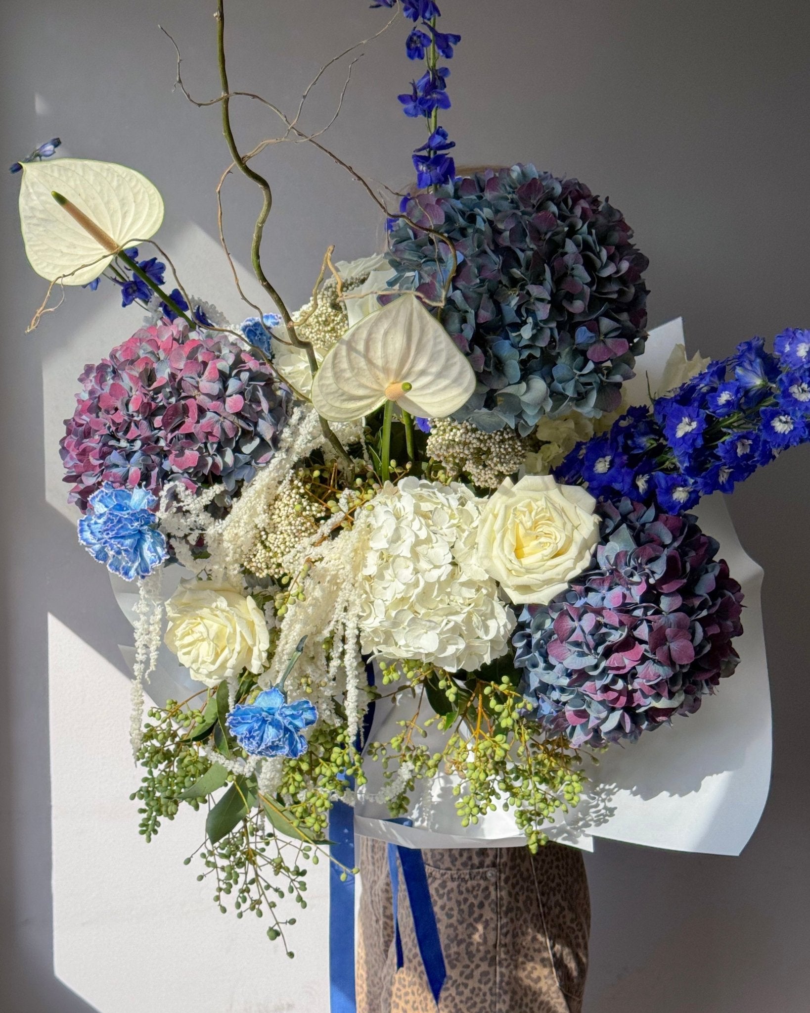 Flow Bouquet "Baby Blue" - roses, hydrangeas, anthuriums, seasonal flowers - All Me Flowers