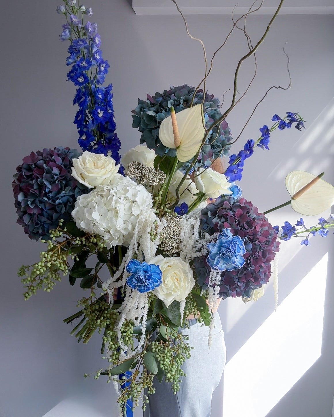 Flow Bouquet "Baby Blue" - roses, hydrangeas, anthuriums, seasonal flowers - All Me Flowers