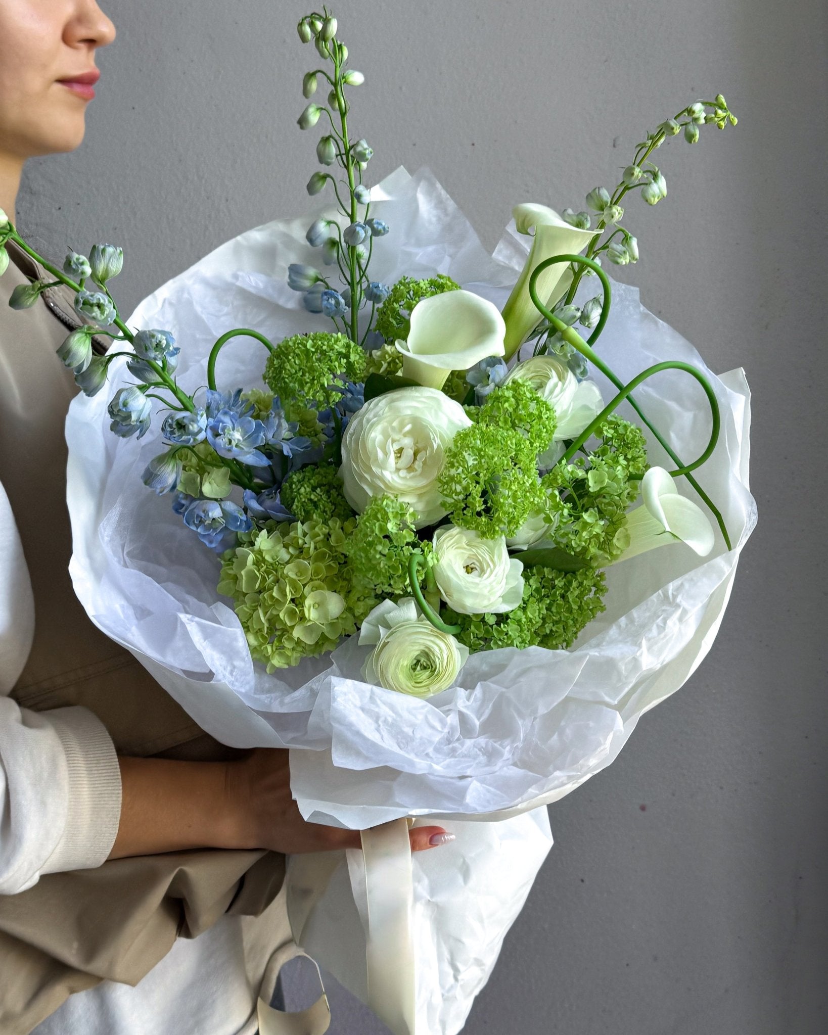 Flow Bouquet "Lagoon" - seasonal flowers - All Me Flowers