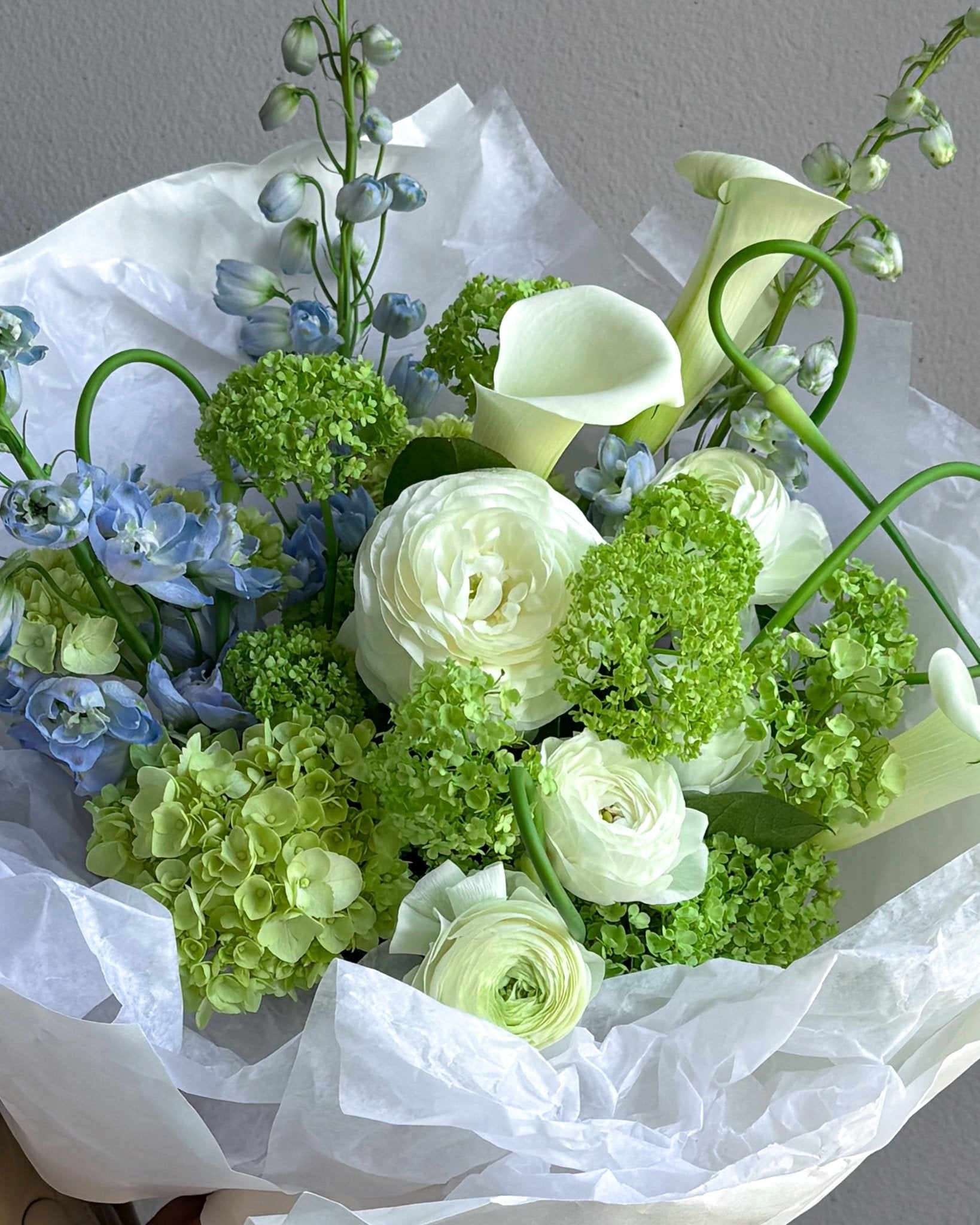 Flow Bouquet "Lagoon" - seasonal flowers - All Me Flowers