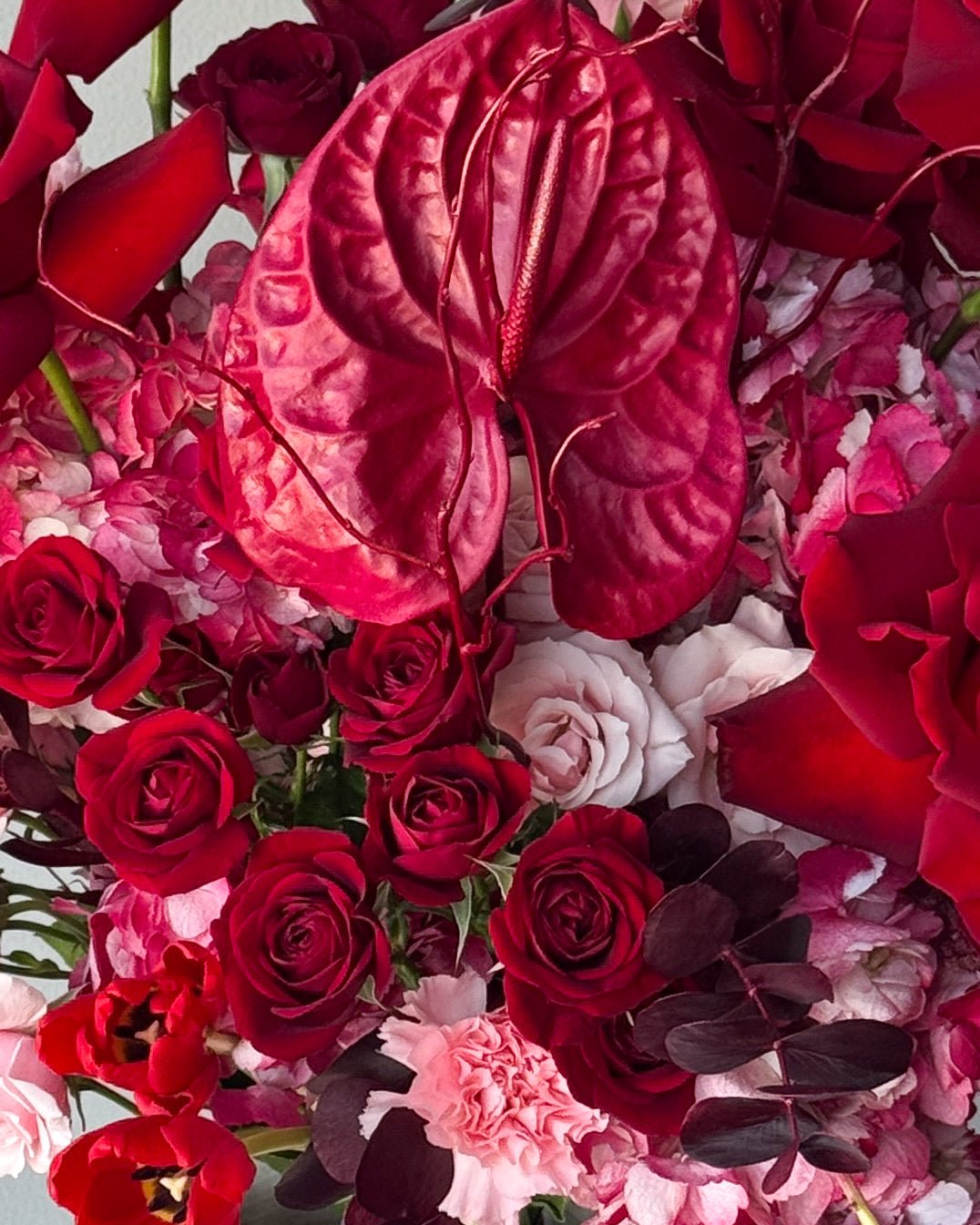 Flow Bouquet "Ruby" - roses, anthuriums, seasonal flowers - All Me Flowers