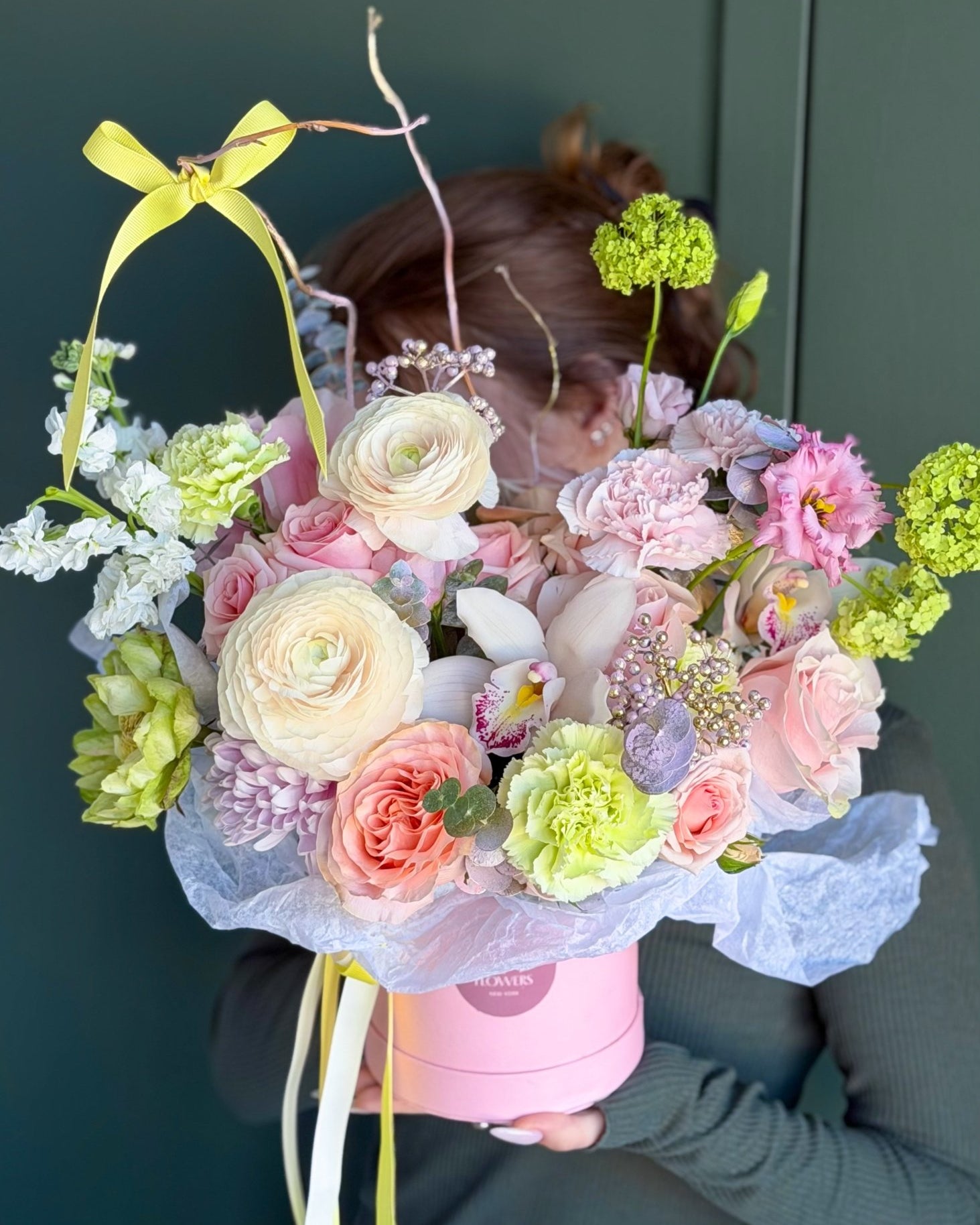 Flower Box “Blossom” - garden roses, seasonal flowers - All Me Flowers