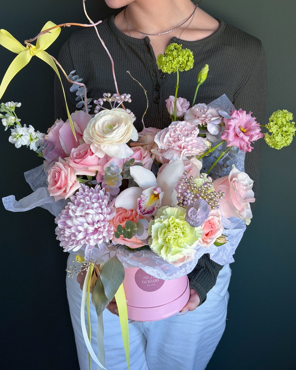 Flower Box “Blossom” - garden roses, seasonal flowers - All Me Flowers