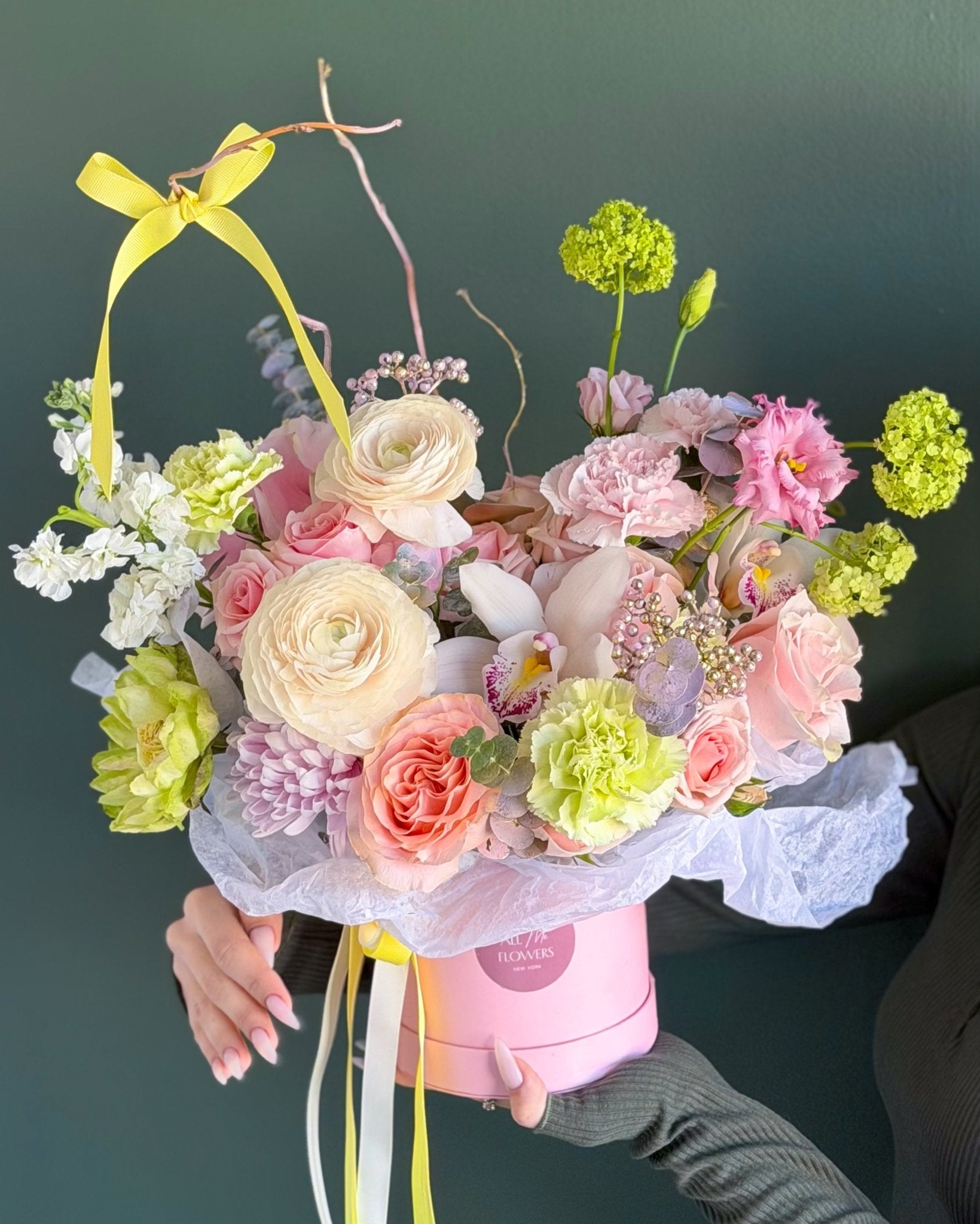 Flower Box “Blossom” - garden roses, seasonal flowers - All Me Flowers