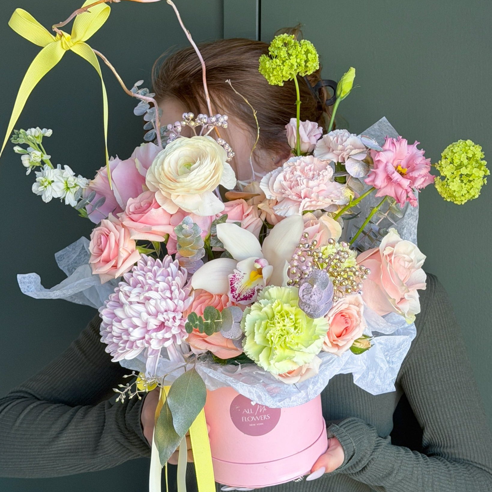 Flower Box “Blossom” - garden roses, seasonal flowers - All Me Flowers