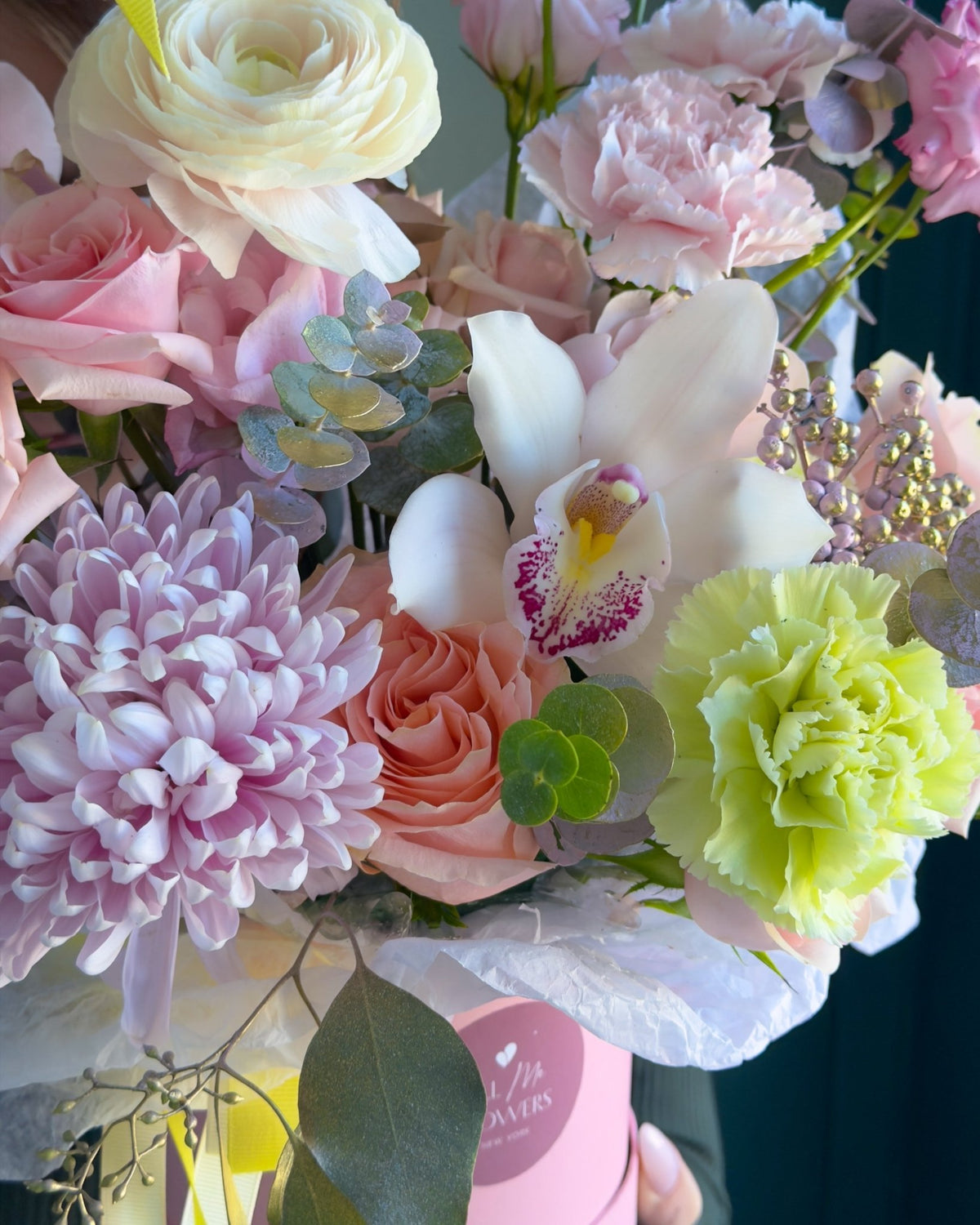 Flower Box “Blossom” - garden roses, seasonal flowers - All Me Flowers