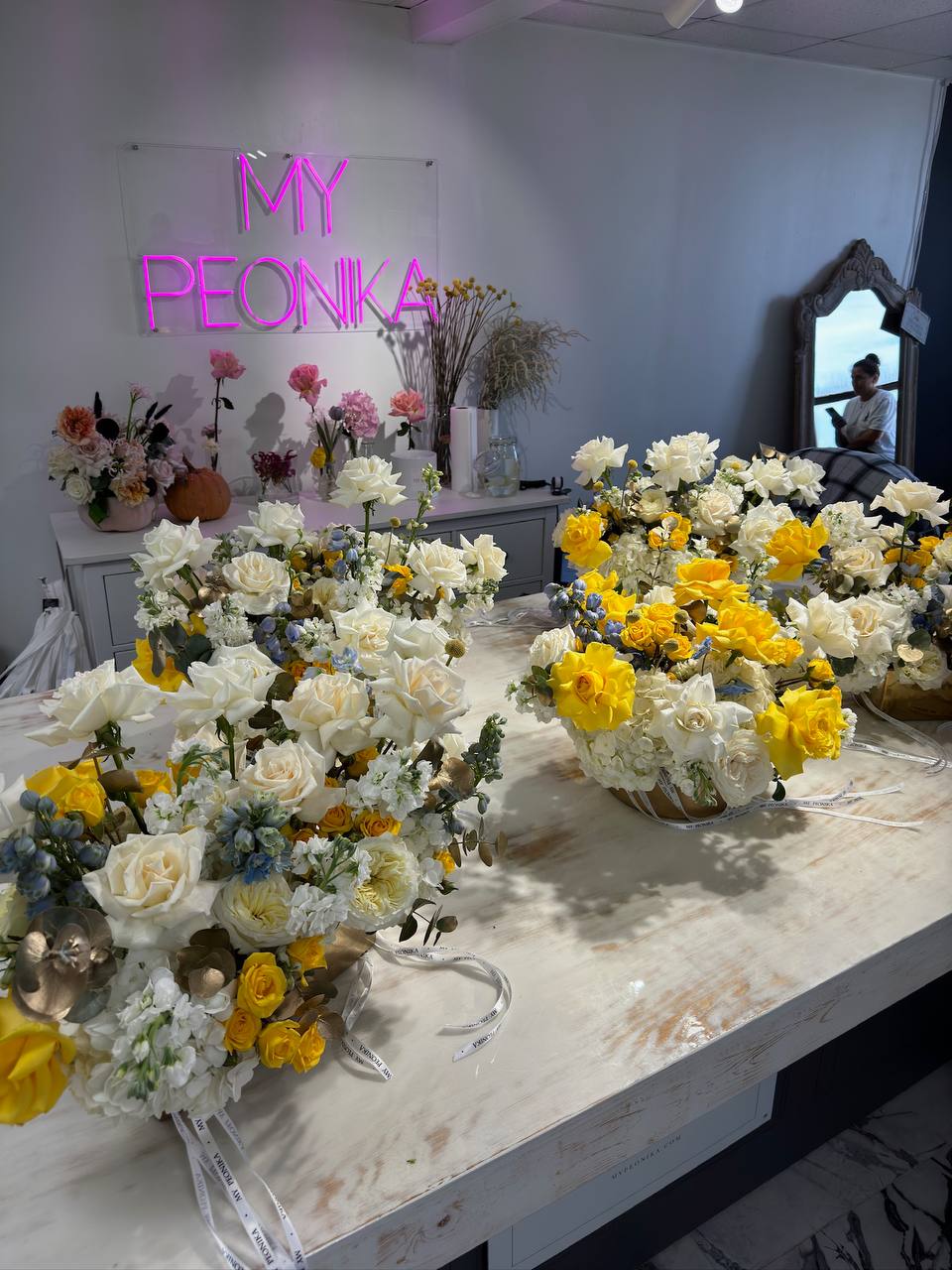 Low Centerpieces - each centerpiece suits tables for up to 6 guests - All Me Flowers