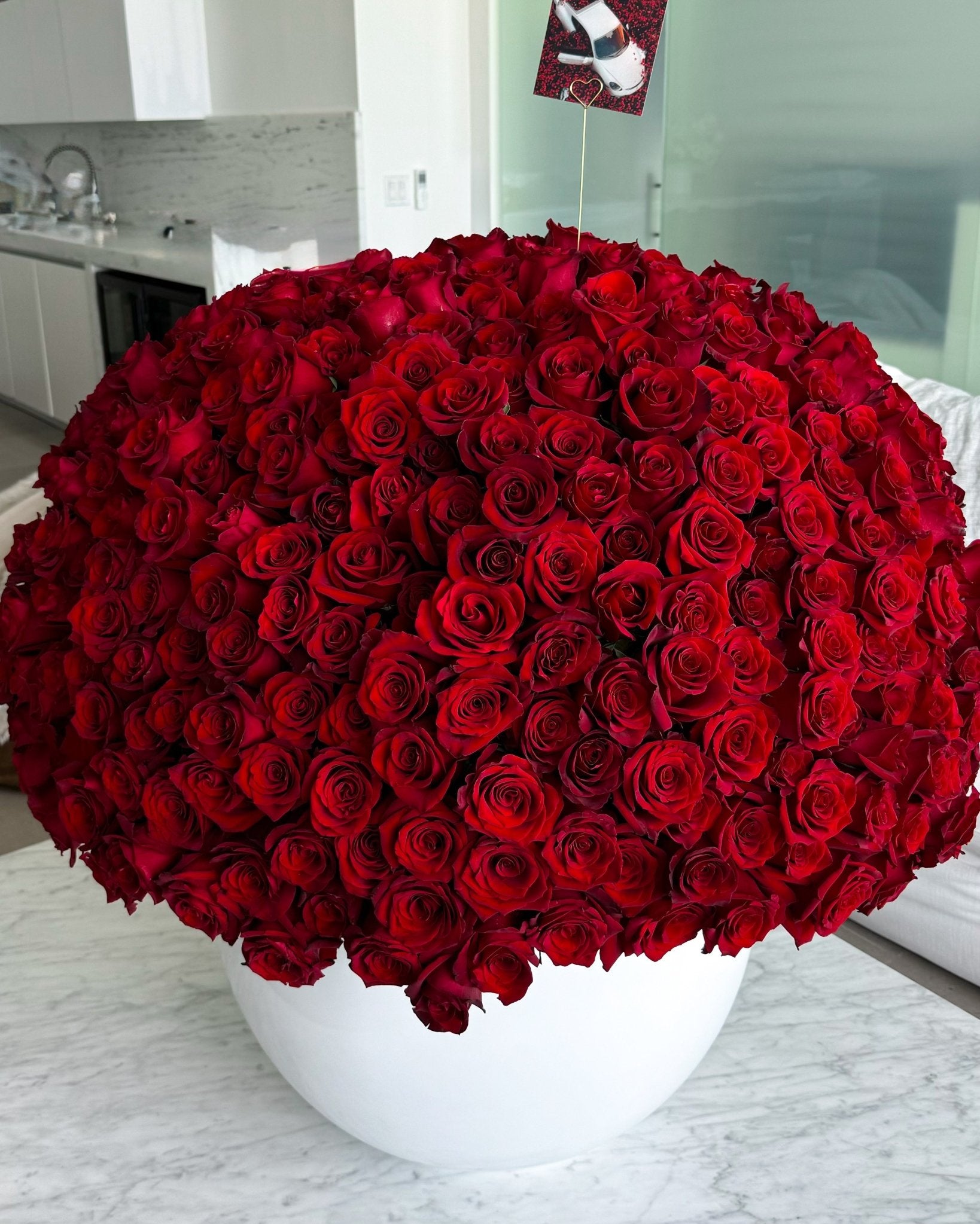 Luxury arrangement of red roses - 500 stems - All Me Flowers