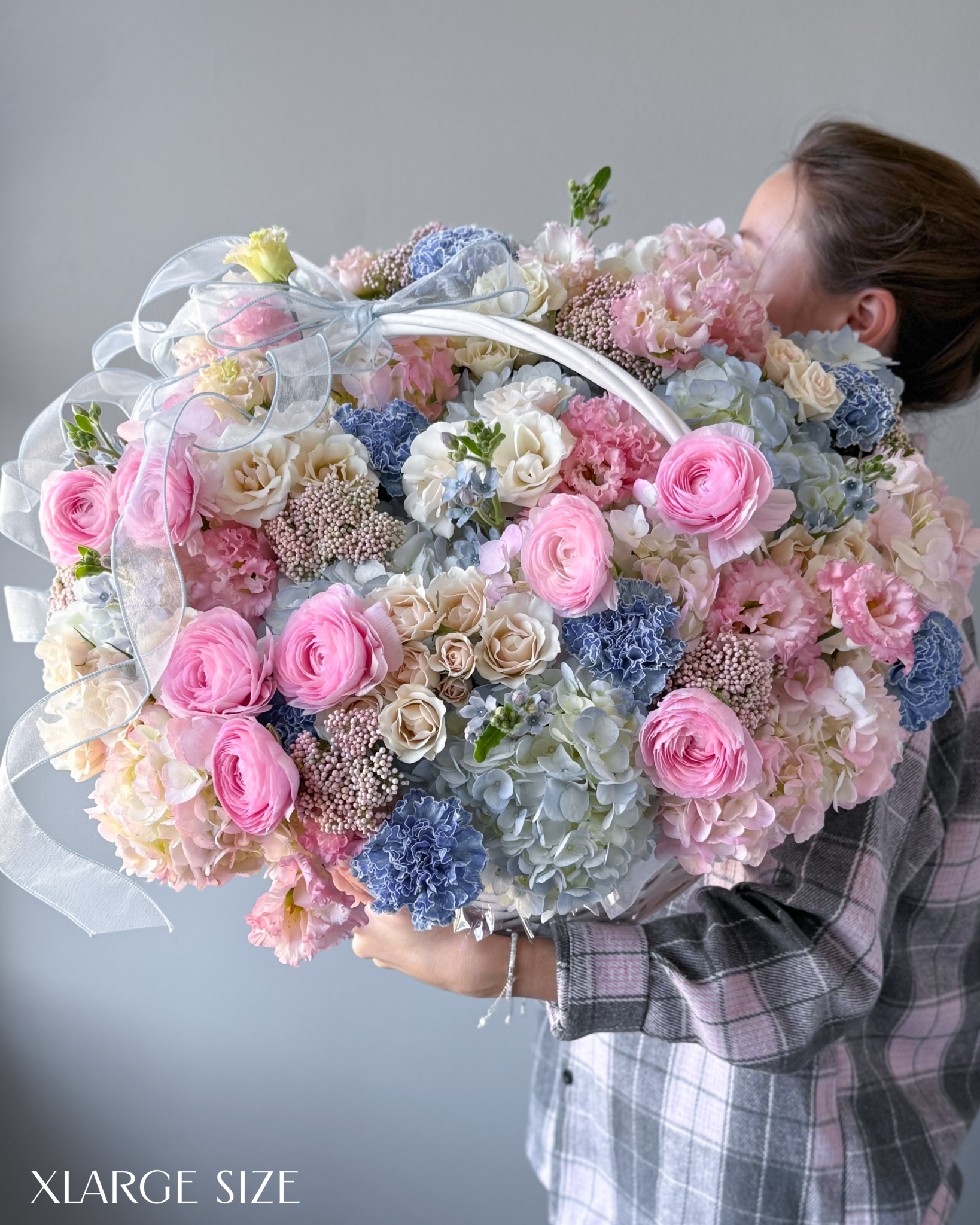 Round Basket "Cotton" - roses, hydrangeas, seasonal flowers - All Me Flowers