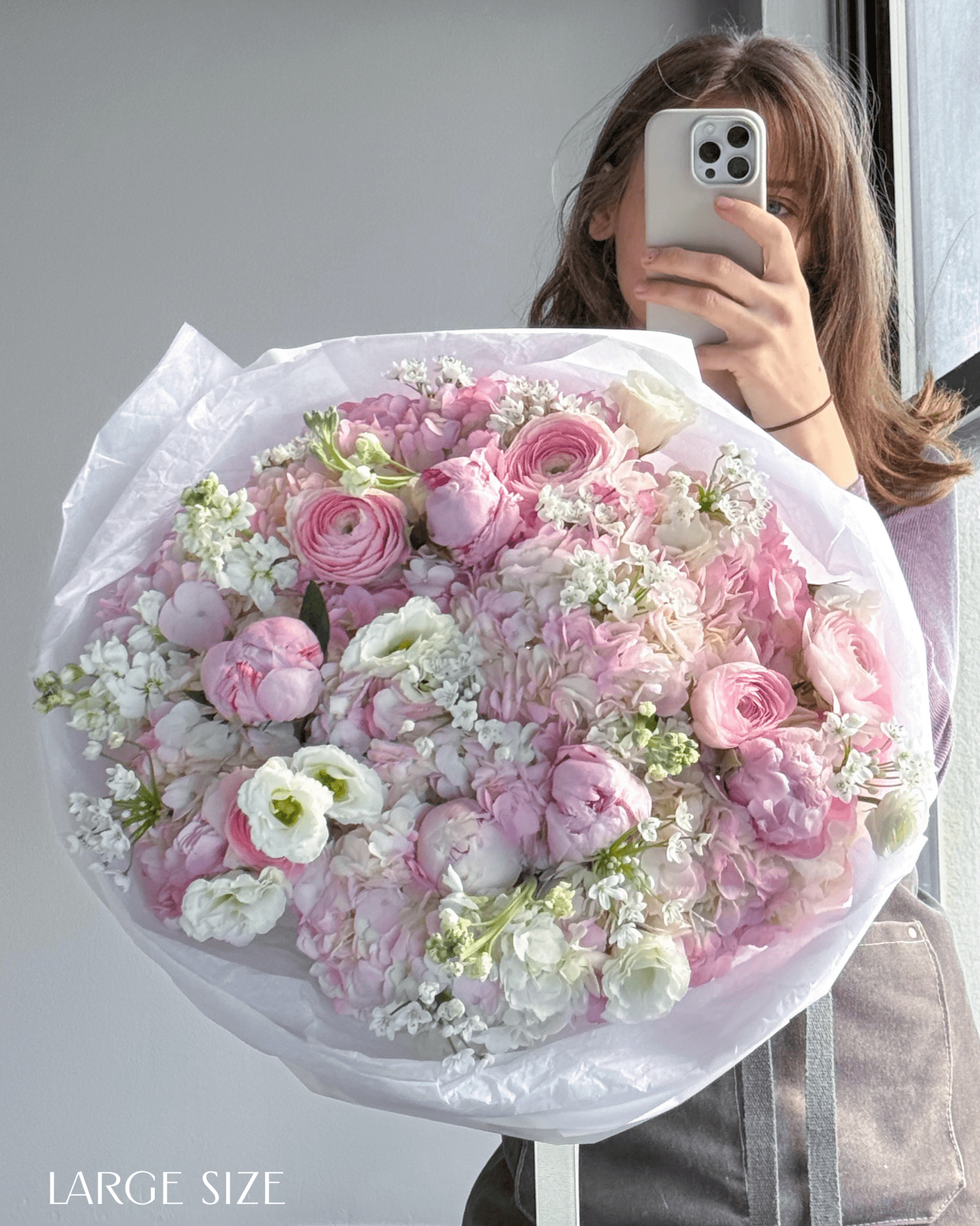 Round Bouquet “Blush” - roses, ranunculuses, hydrangeas, seasonal flowers - All Me Flowers