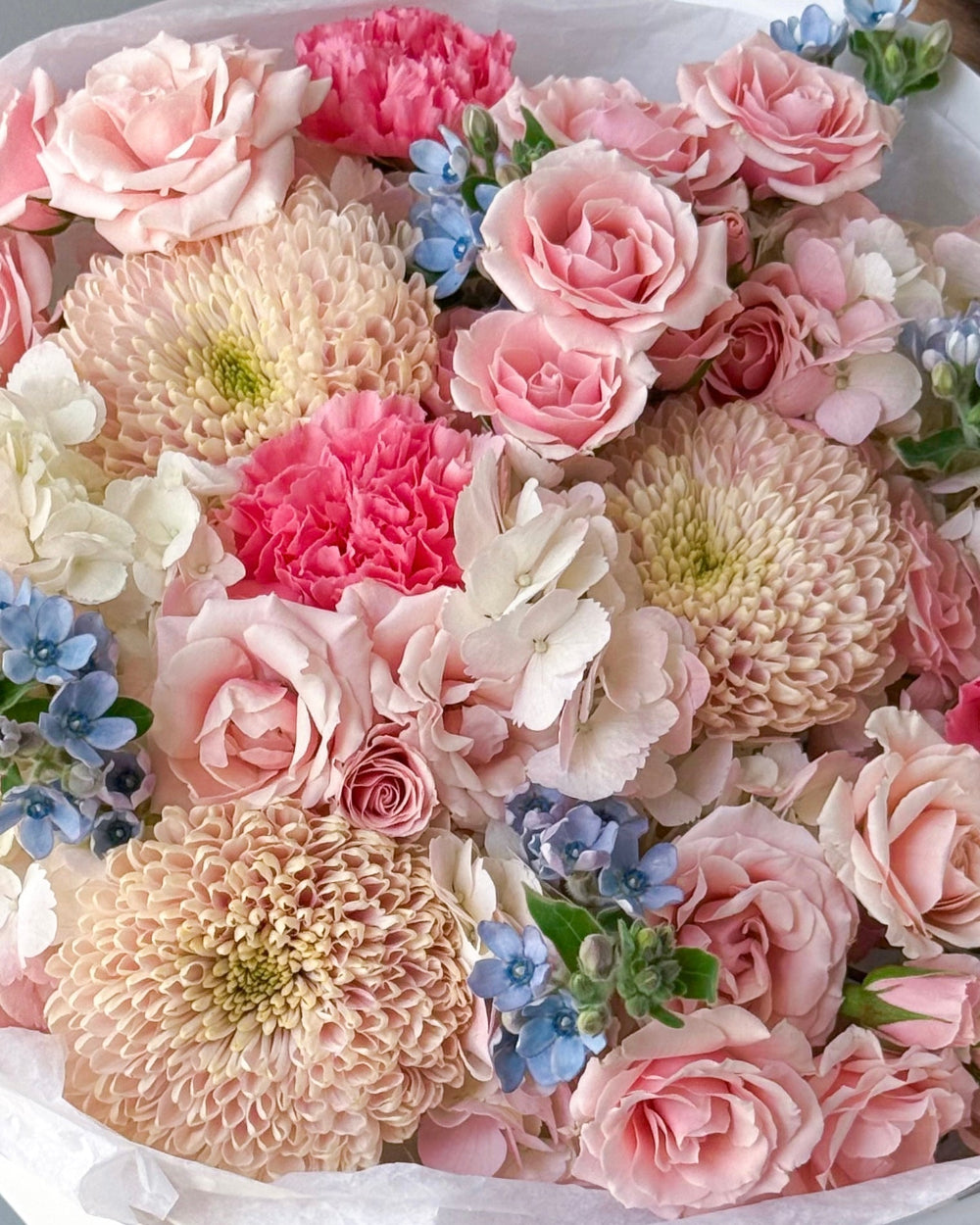 Round Bouquet “Cotton” - roses, hydrangeas, seasonal flowers - All Me Flowers