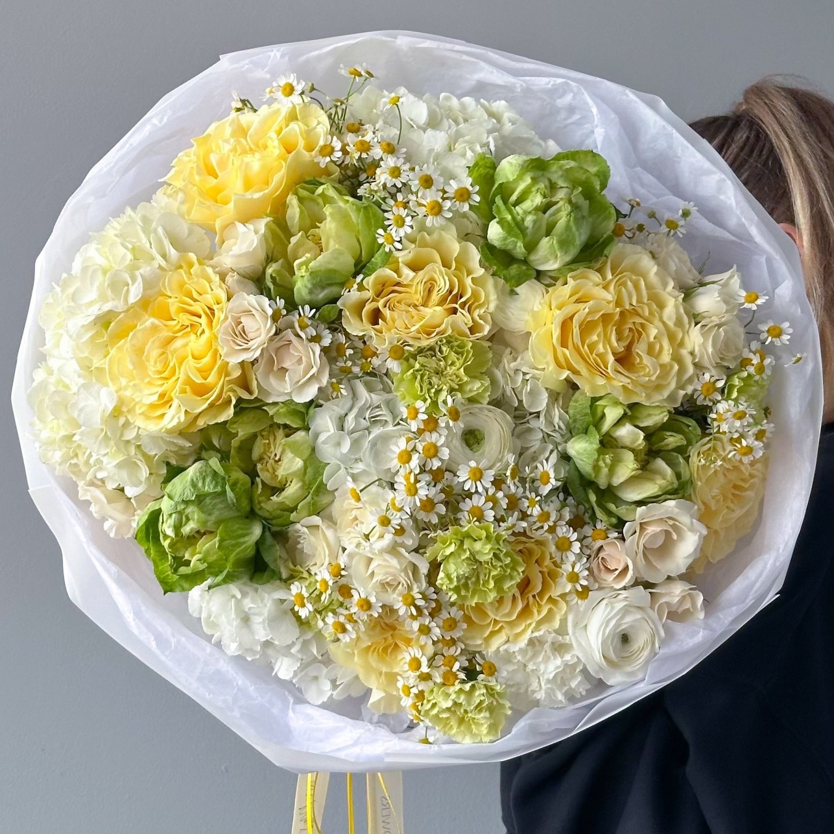 Round Bouquet “Meadow” - roses, hydrandeas, seasonal flowers - All Me Flowers