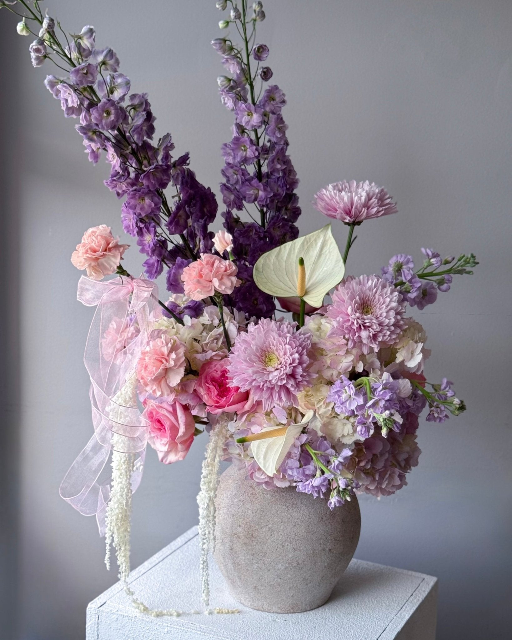 Vase Arrangement “Blush” - hydrangeas, roses, seasonal flowers, vase included - All Me Flowers