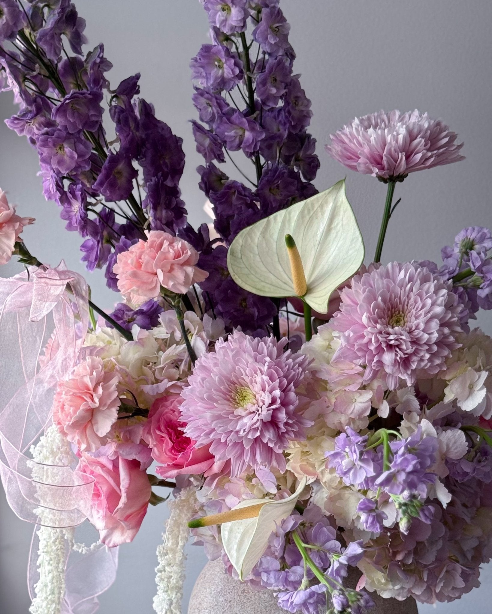 Vase Arrangement “Blush” - hydrangeas, roses, seasonal flowers, vase included - All Me Flowers