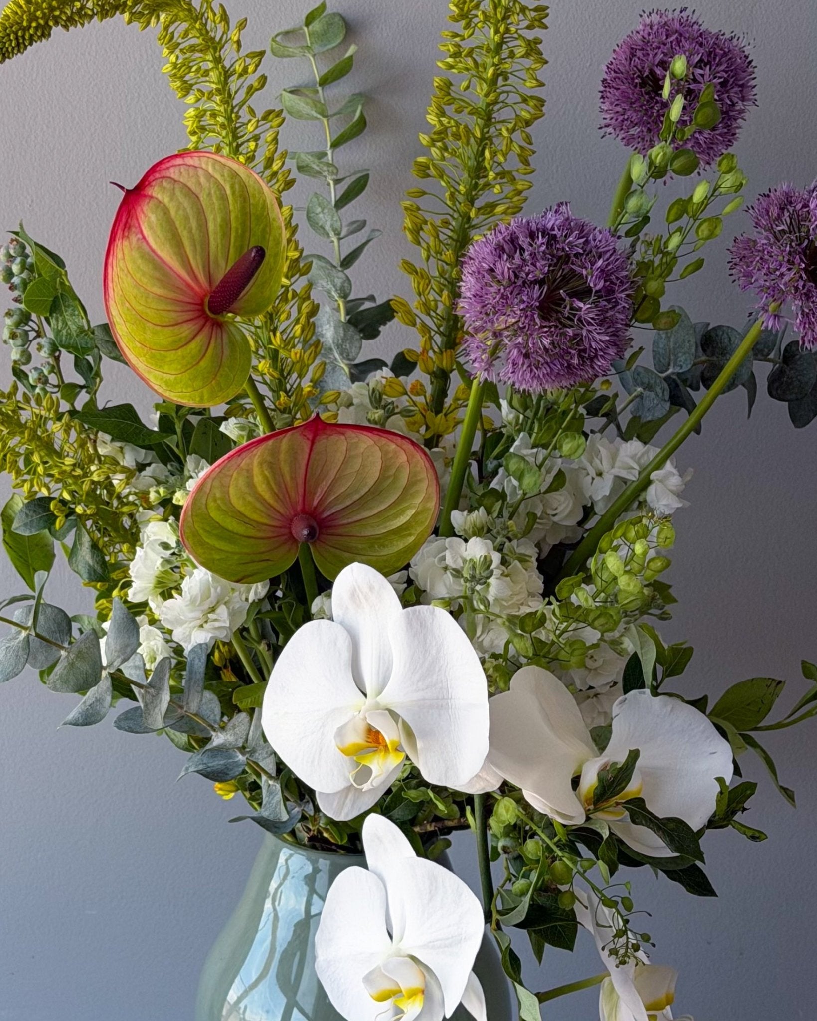 Vase arrangement “Cloud Nine” - orchids, anthuriums, seasonal flowers, vase included - All Me Flowers