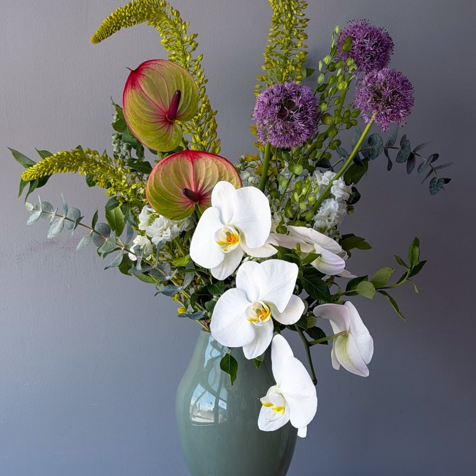Vase arrangement “Cloud Nine” - orchids, anthuriums, seasonal flowers, vase included - All Me Flowers