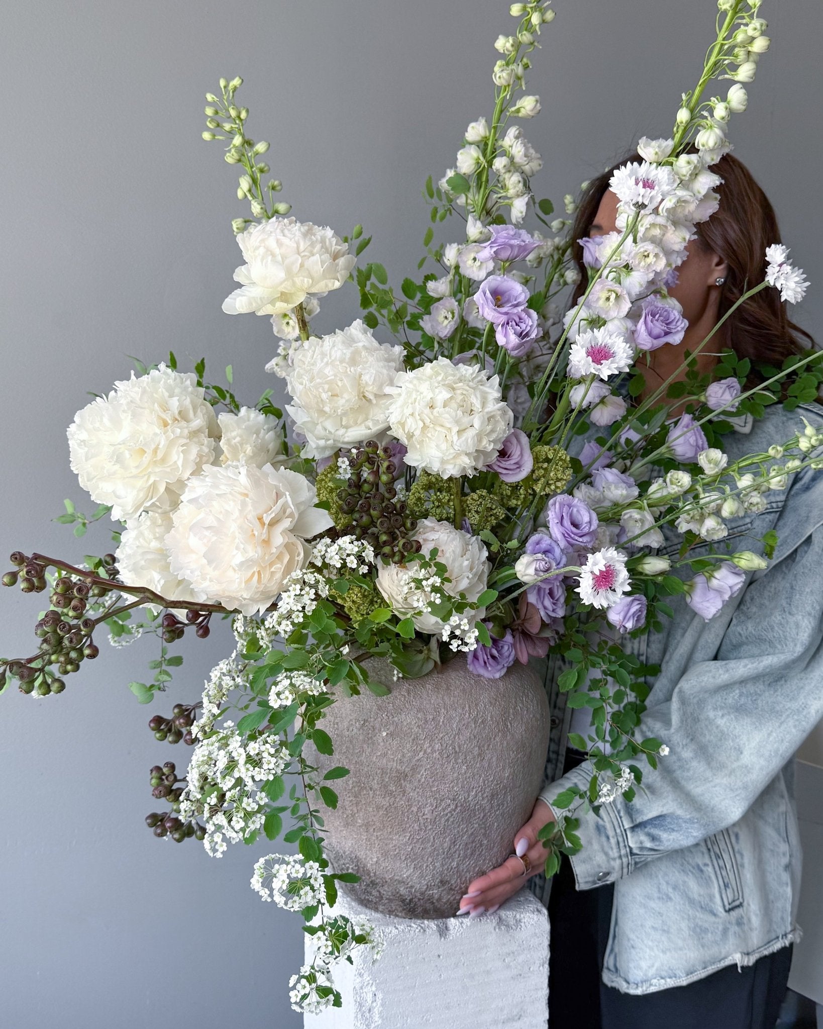 Vase Arrangement "Green Poetry" - peonies, hydrangeas, seasonal flowers, vase included - All Me Flowers