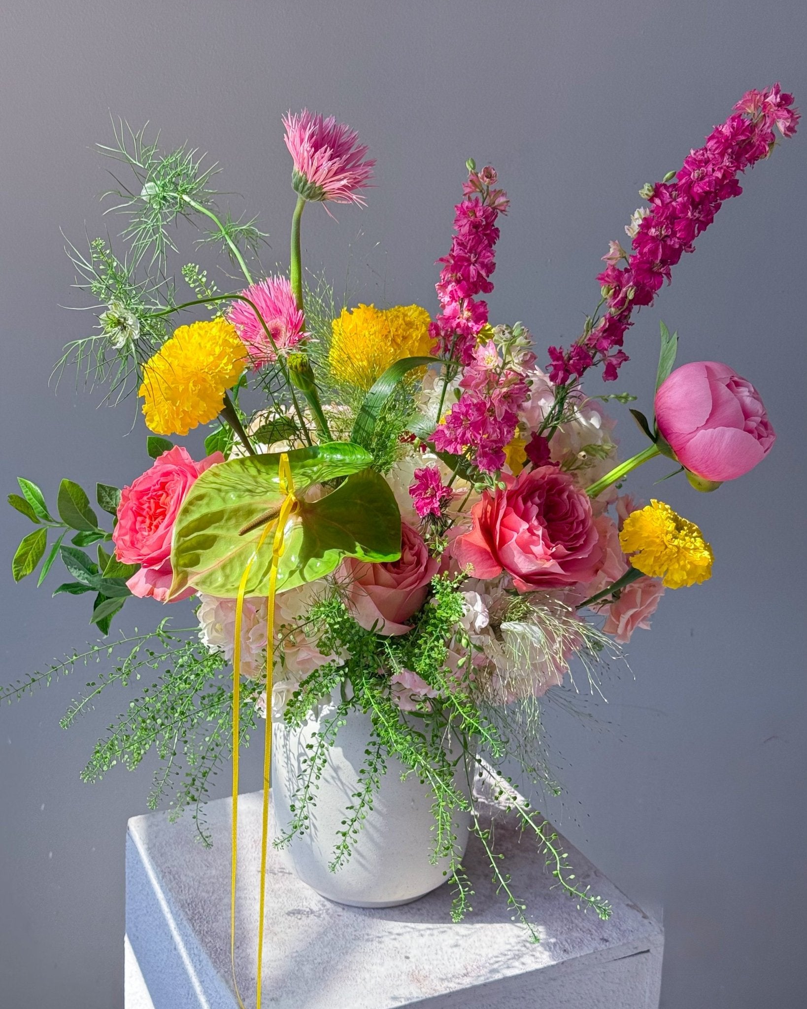 Vase Arrangement “Maison Pastel” - roses, peonies, garden roses, seasonal flowers, vase included - All Me Flowers