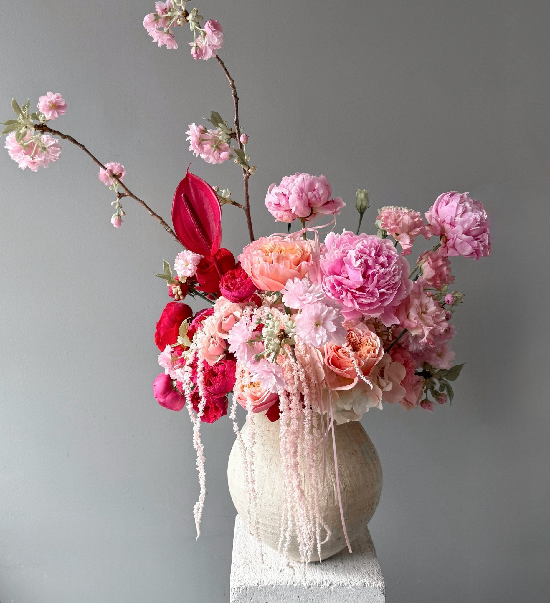 Vase Arrangement “Maison Pastel” - roses, peonies, garden roses, seasonal flowers, vase included - All Me Flowers