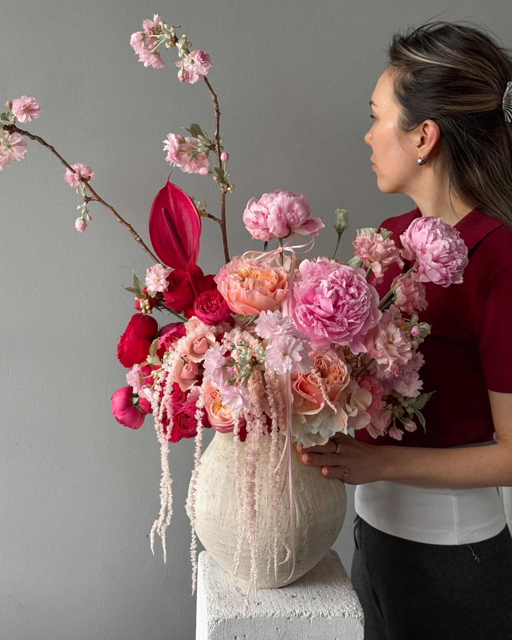 Vase Arrangement “Maison Pastel” - roses, peonies, garden roses, seasonal flowers, vase included - All Me Flowers