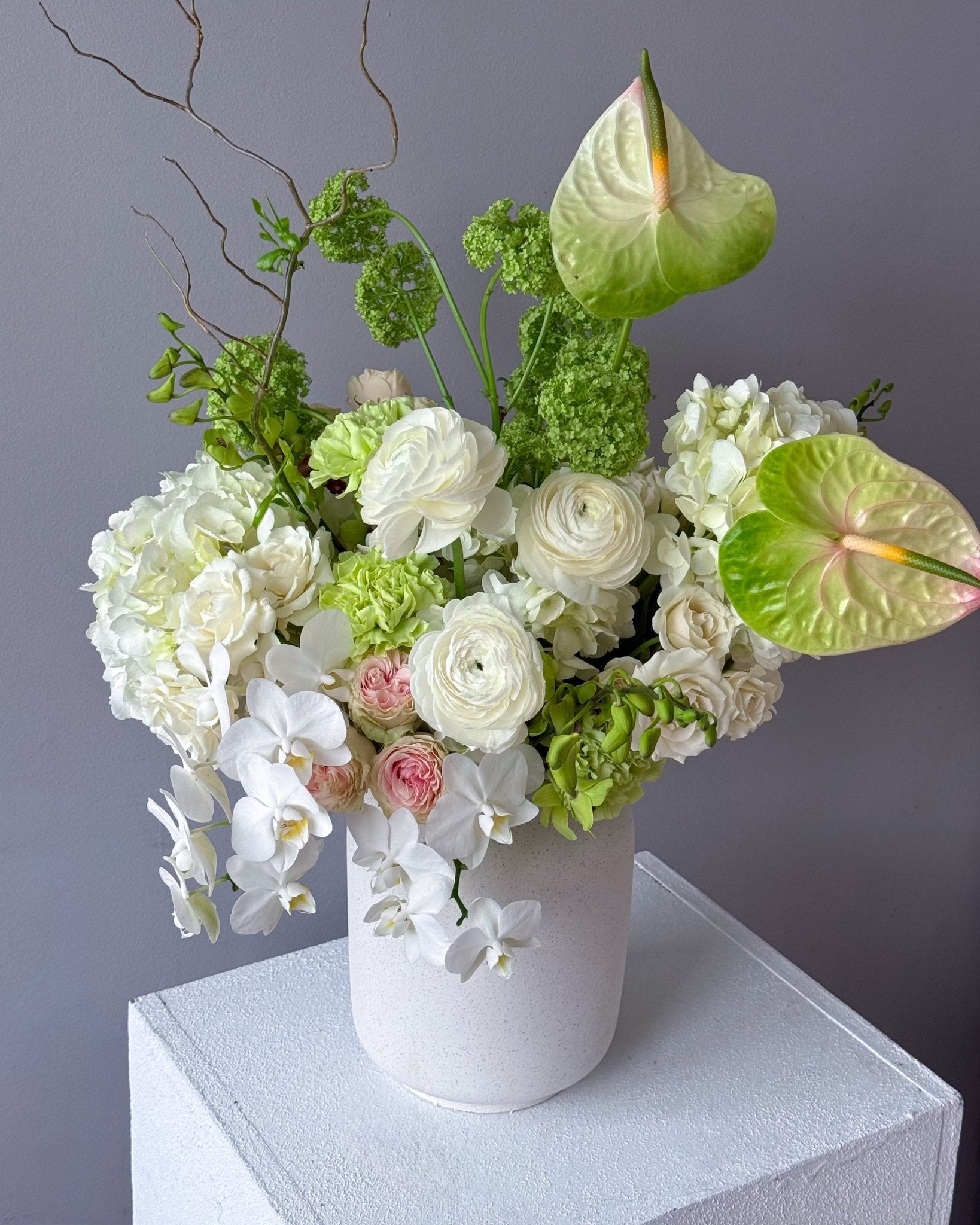 Vase Arrangement "Meadow" - french roses, anthuriums, orchids, seasonal flowers, vase included - All Me Flowers