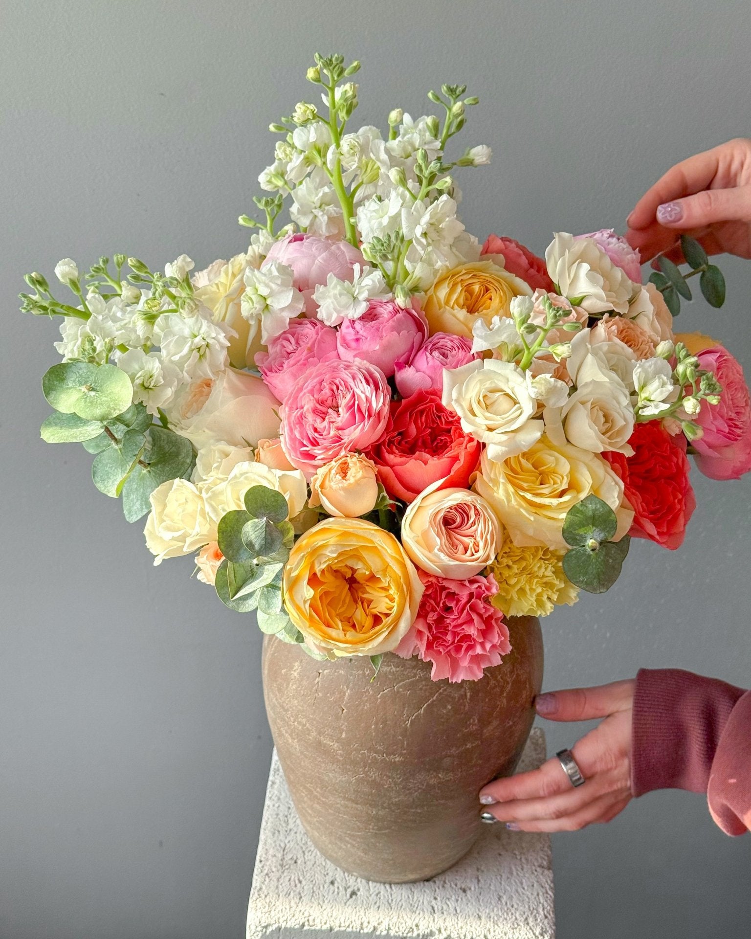 Vase Arrangement “Pastel Bloom” - garden roses, ranunculuses, seasonal flowers, vase included - All Me Flowers