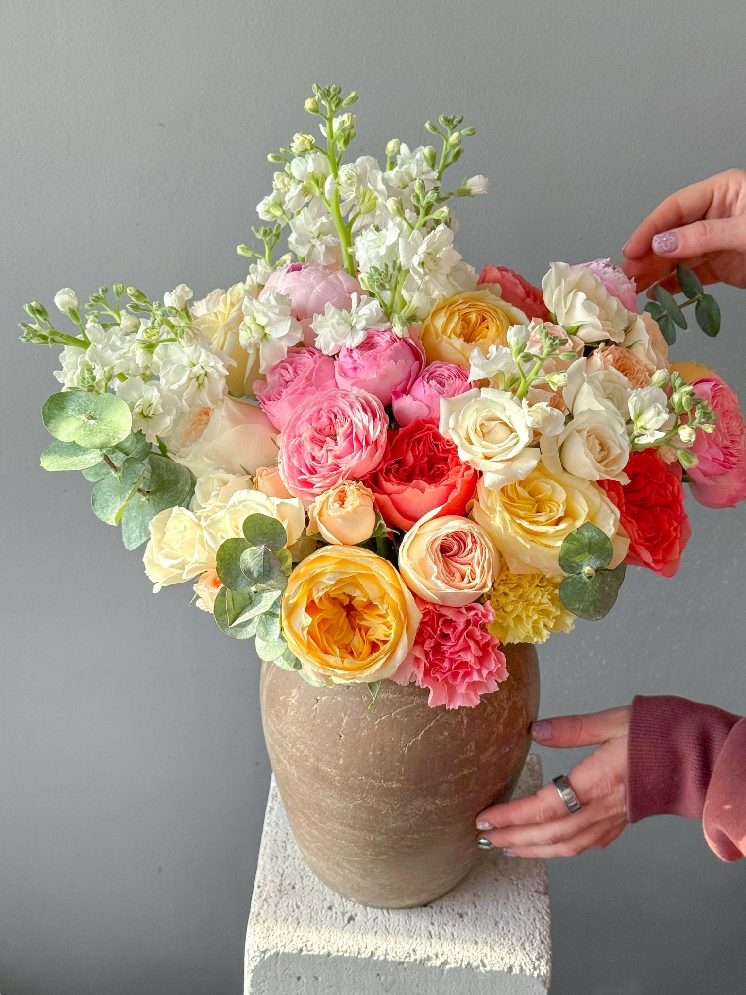 Vase Arrangement “Pastel Bloom” - garden roses, ranunculuses, seasonal flowers, vase included - All Me Flowers