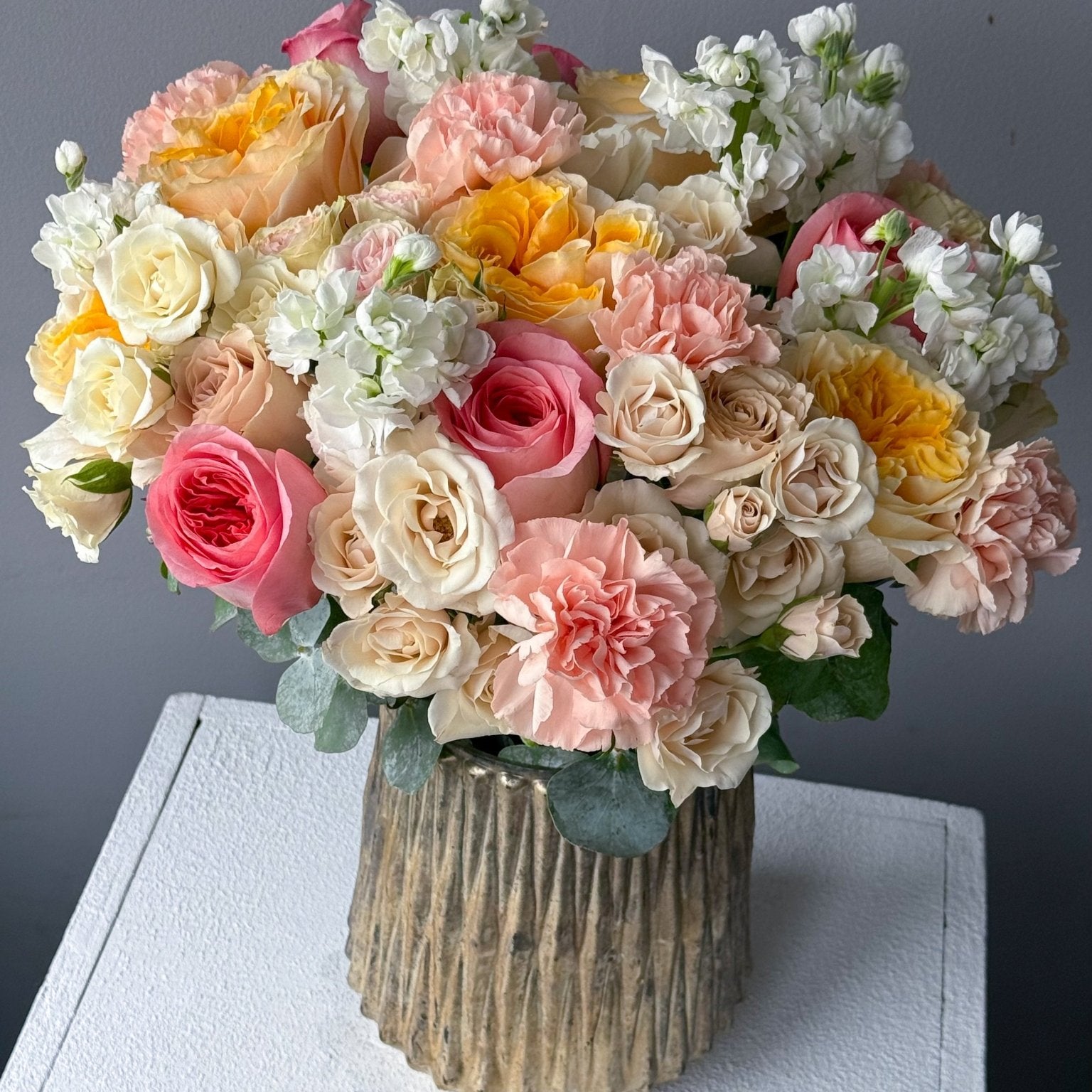 Vase Arrangement “Pastel Bloom” - garden roses, ranunculuses, seasonal flowers, vase included - All Me Flowers