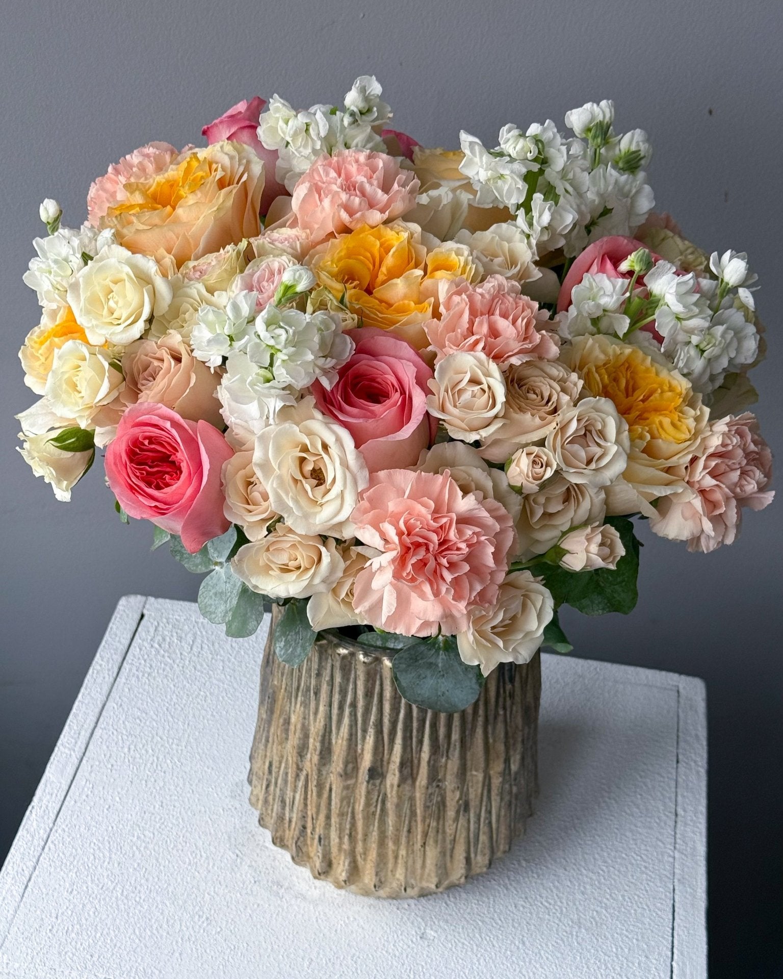 Vase Arrangement “Pastel Bloom” - garden roses, ranunculuses, seasonal flowers, vase included - All Me Flowers