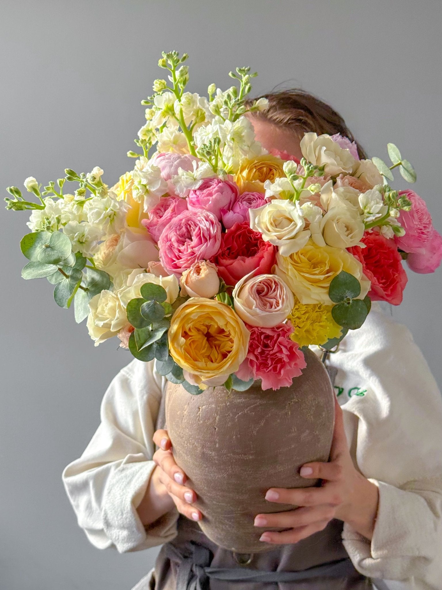Vase Arrangement “Pastel Bloom” - garden roses, ranunculuses, seasonal flowers, vase included - All Me Flowers