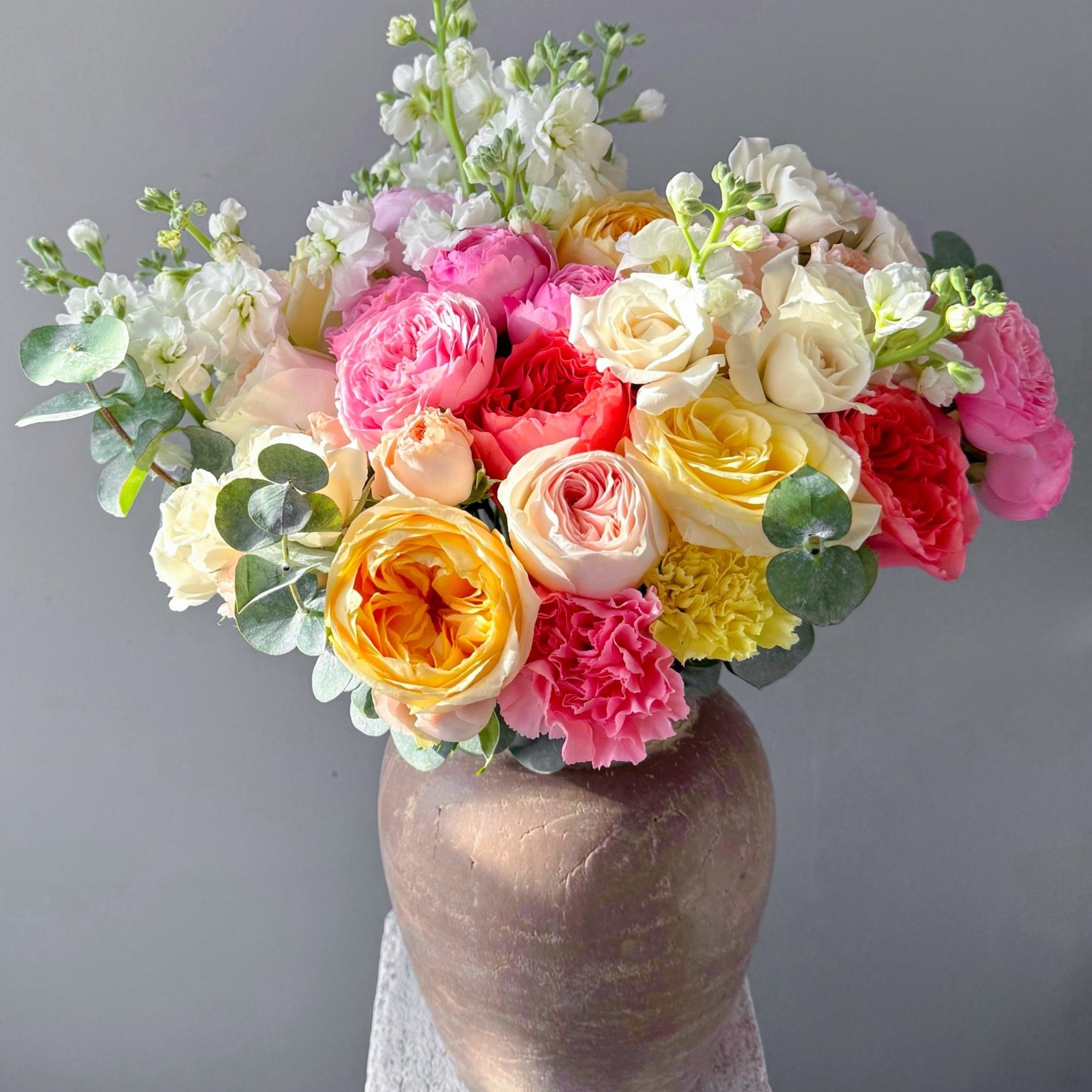 Vase Arrangement “Pastel Bloom” - garden roses, ranunculuses, seasonal flowers, vase included - All Me Flowers