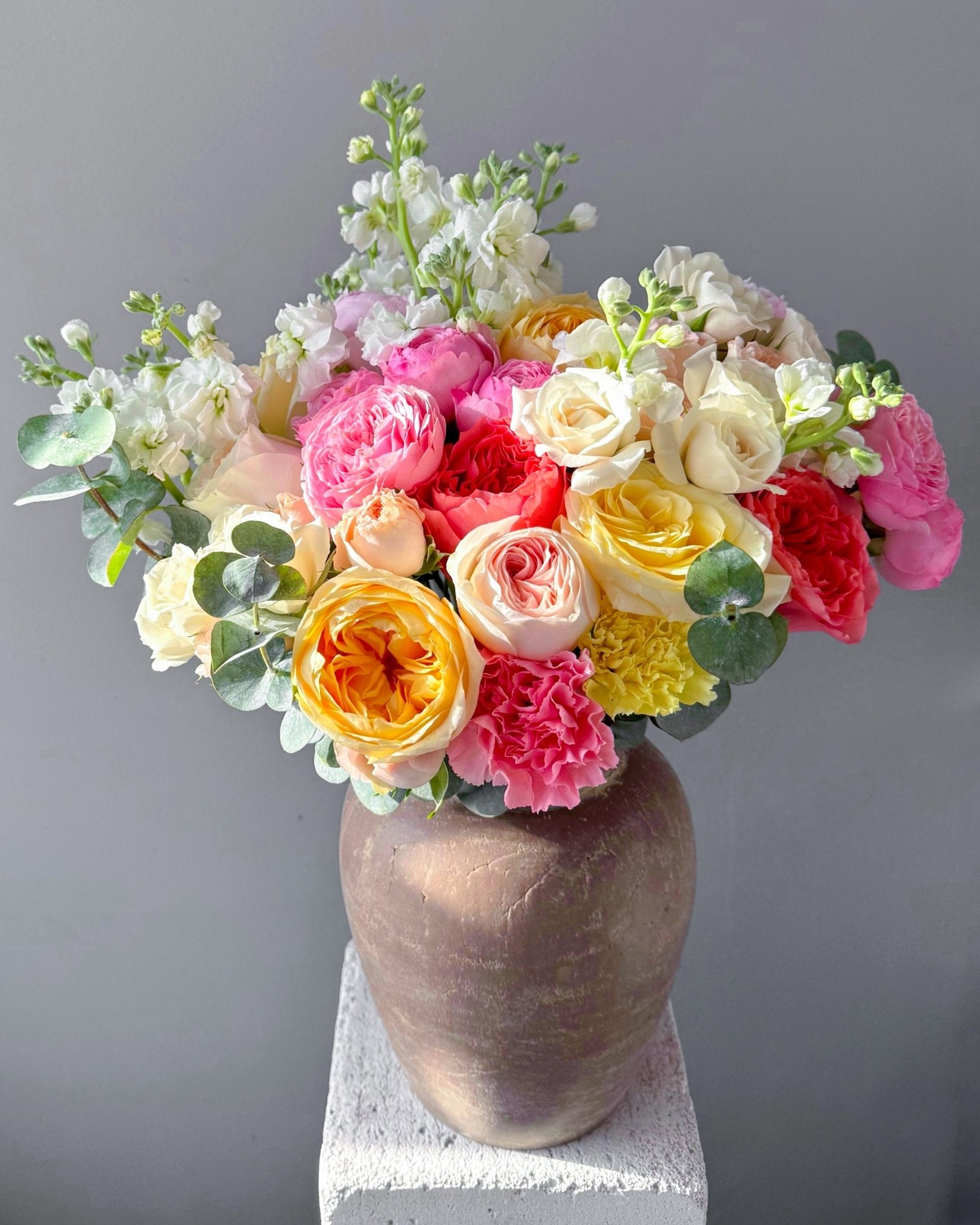 Vase Arrangement “Pastel Bloom” - garden roses, ranunculuses, seasonal flowers, vase included - All Me Flowers