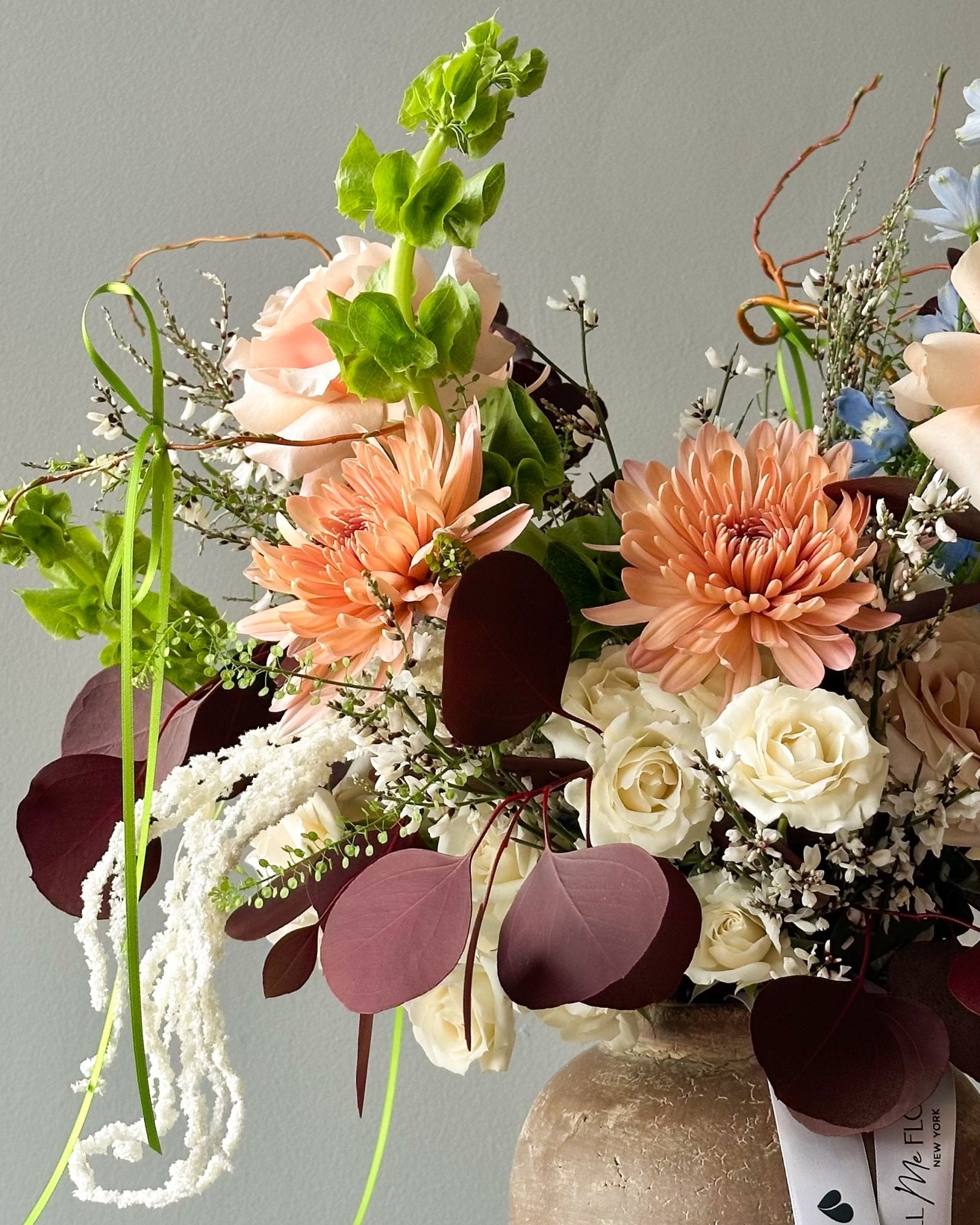 Vase Arrangement “Soft Terracotta” - hydrangeas, roses, seasonal flowers, vase included - All Me Flowers