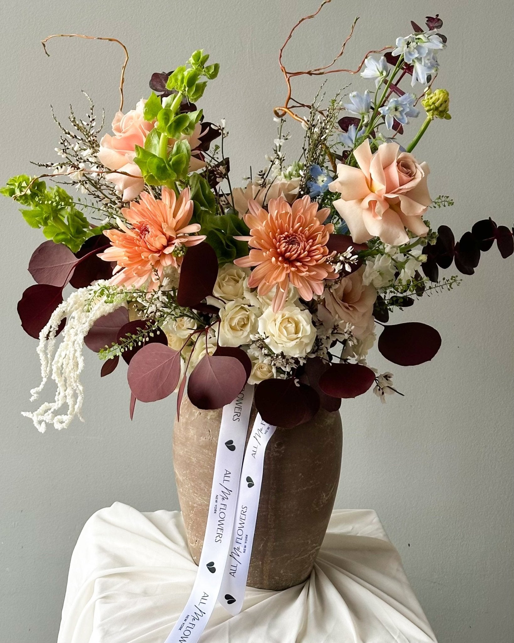 Vase Arrangement “Soft Terracotta” - hydrangeas, roses, seasonal flowers, vase included - All Me Flowers