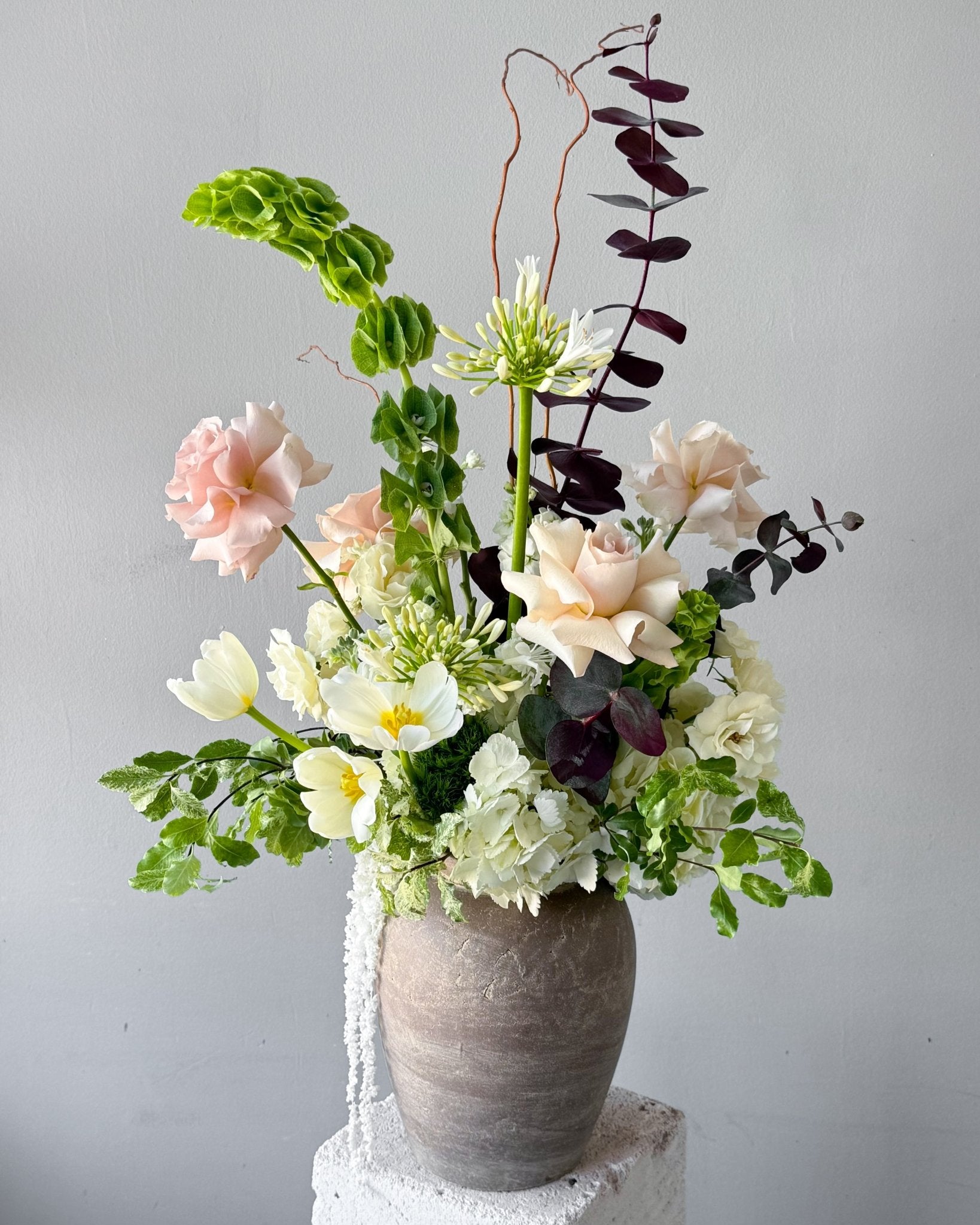 Vase Arrangement “Soft Terracotta” - roses, seasonal flowers, vase included - All Me Flowers