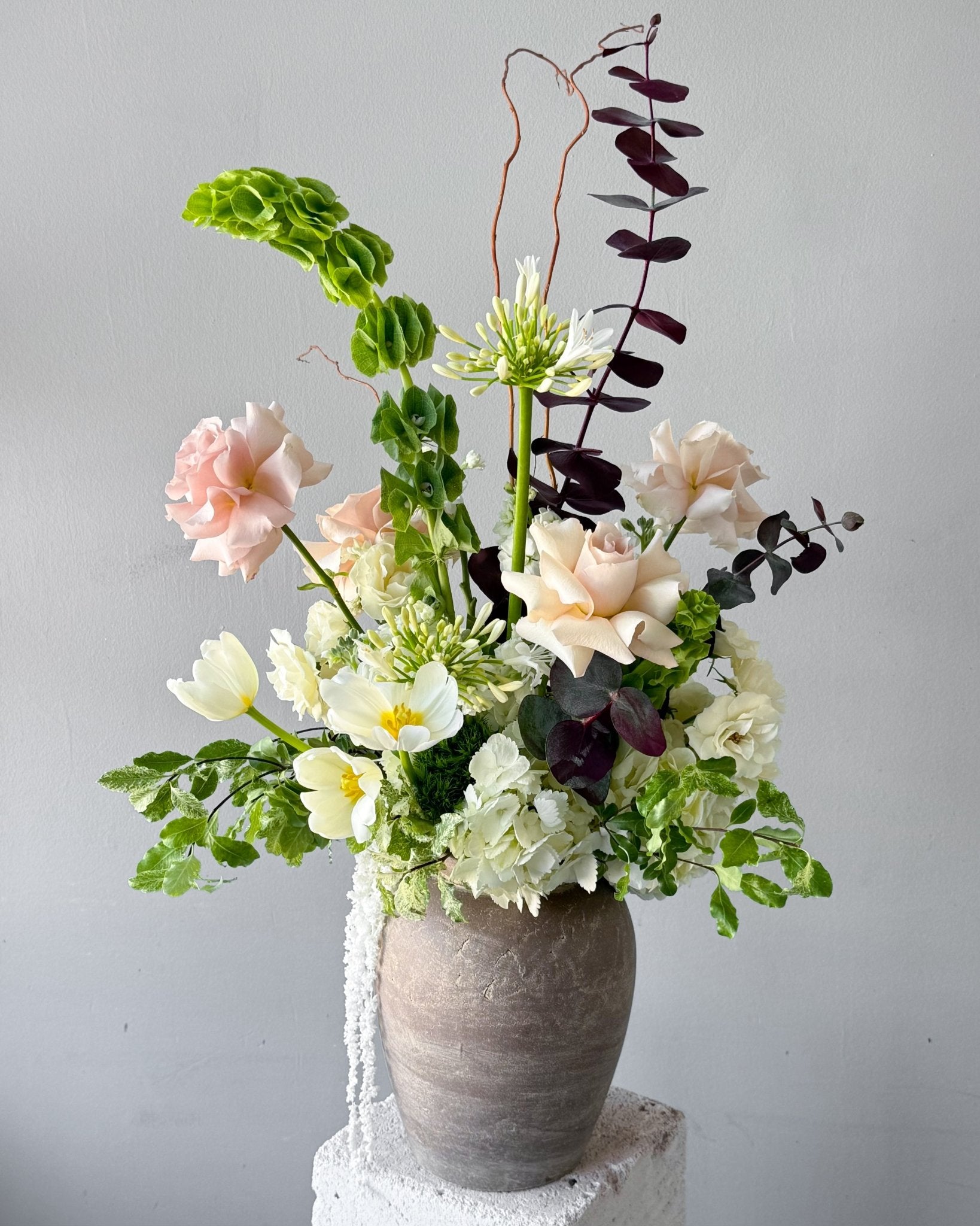 Vase Arrangement “Soft Terracotta” - roses, seasonal flowers, vase included - All Me Flowers