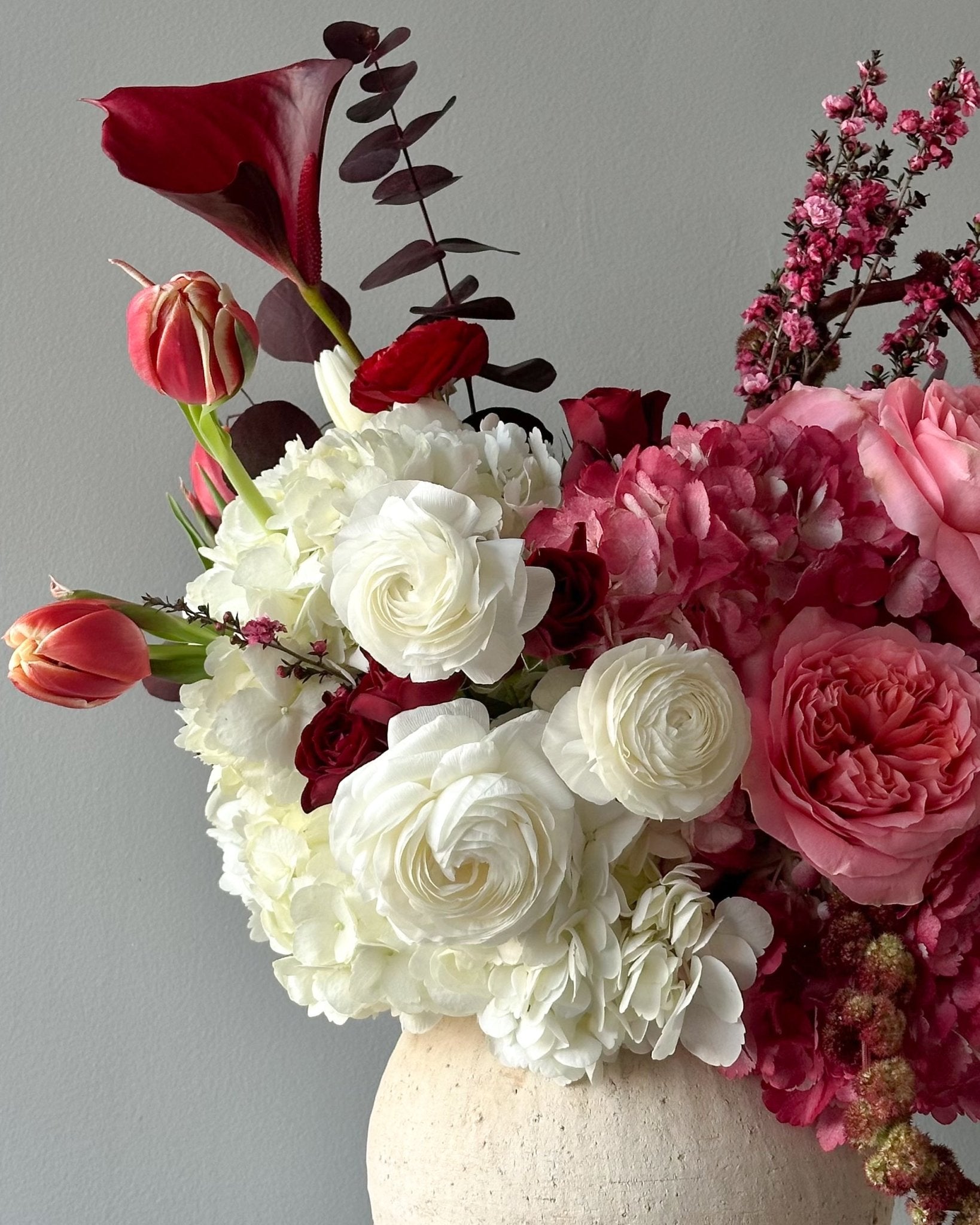 Vase Arrangement “Velour” – red roses, hydrangeas, seasonal flowers - All Me Flowers